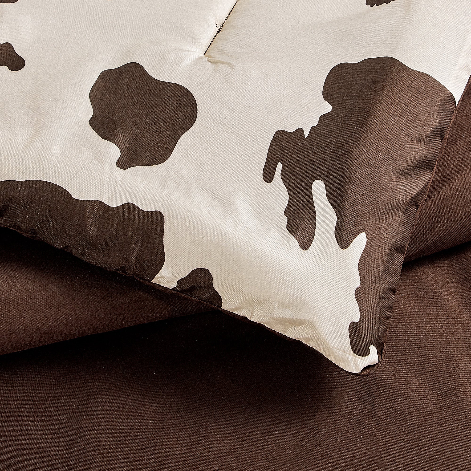 Reversible Cowhide Lovers Brown Horseshoe Comforter Set showcasing a luxurious design with creamy off-white and tawny brown colors, perfect for Western-themed decor.