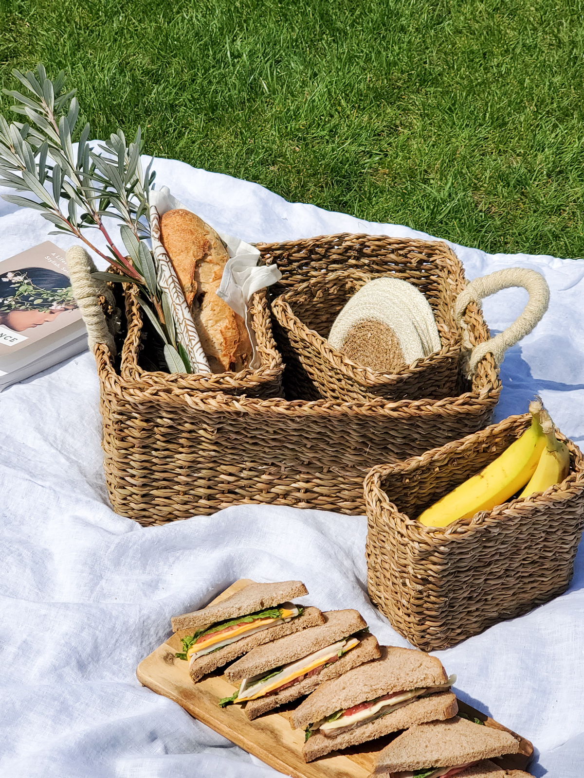 Savar Everything Basket made from seagrass and jute, showcasing its natural and white colors, perfect for home organization.