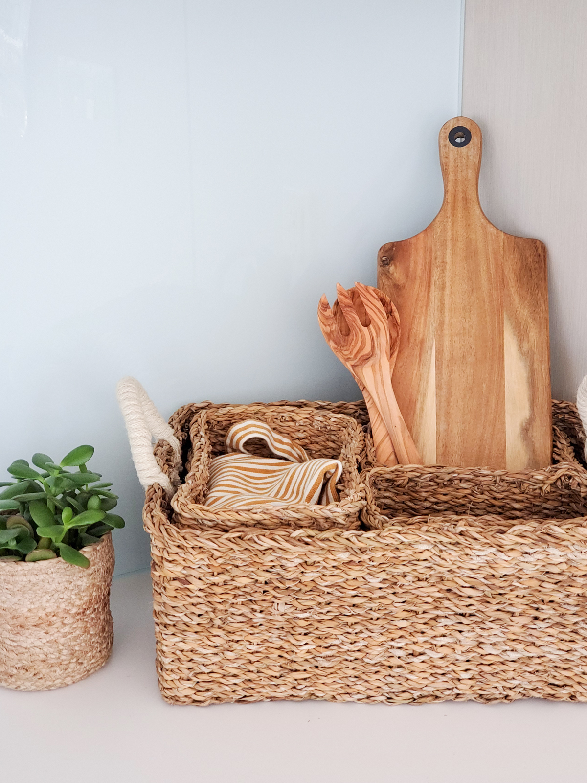 Savar Everything Basket made from seagrass and jute, showcasing its natural and white colors, perfect for home organization.