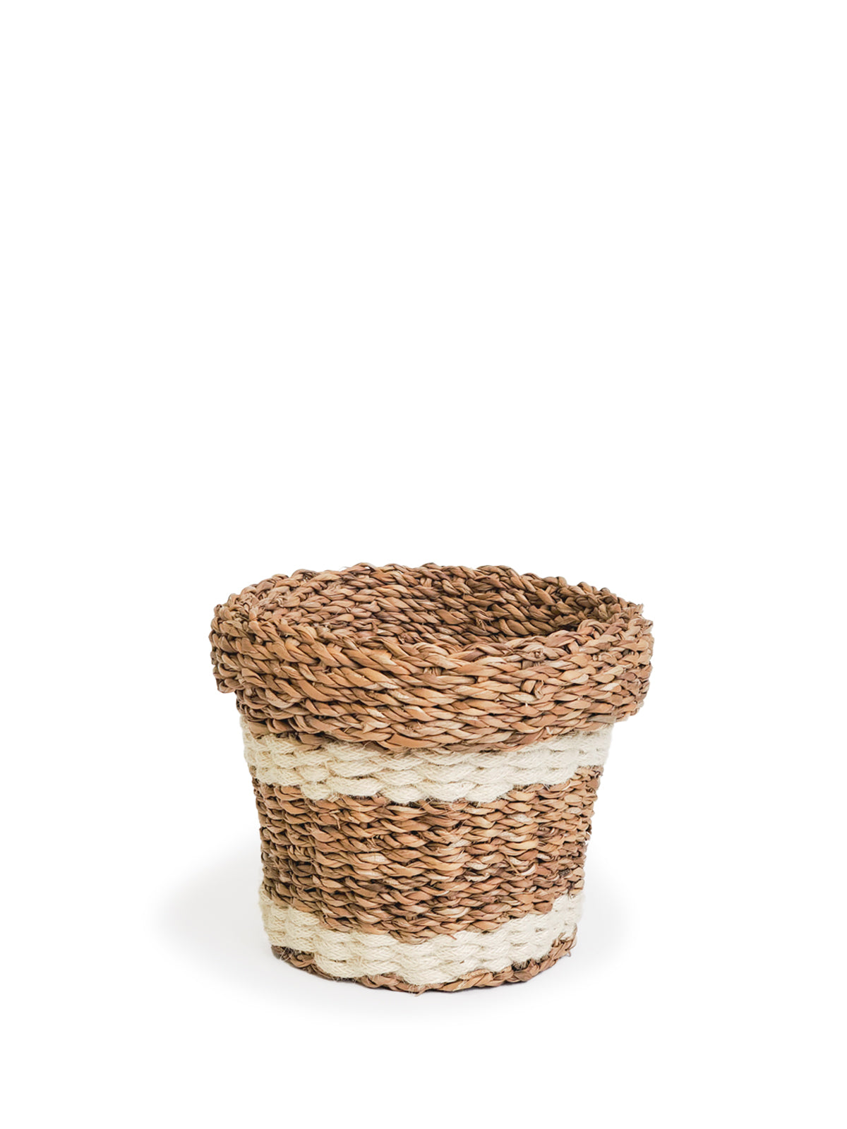 Savar Nesting Plant Basket made from sustainable seagrass, featuring a natural texture and three unique patterns, ideal for plant display.