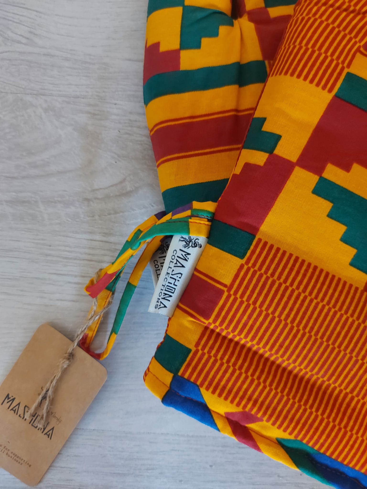 Set of 2 handmade oven gloves featuring vibrant Mudcloth Bogolan print, designed for heat resistance and comfort in the kitchen.