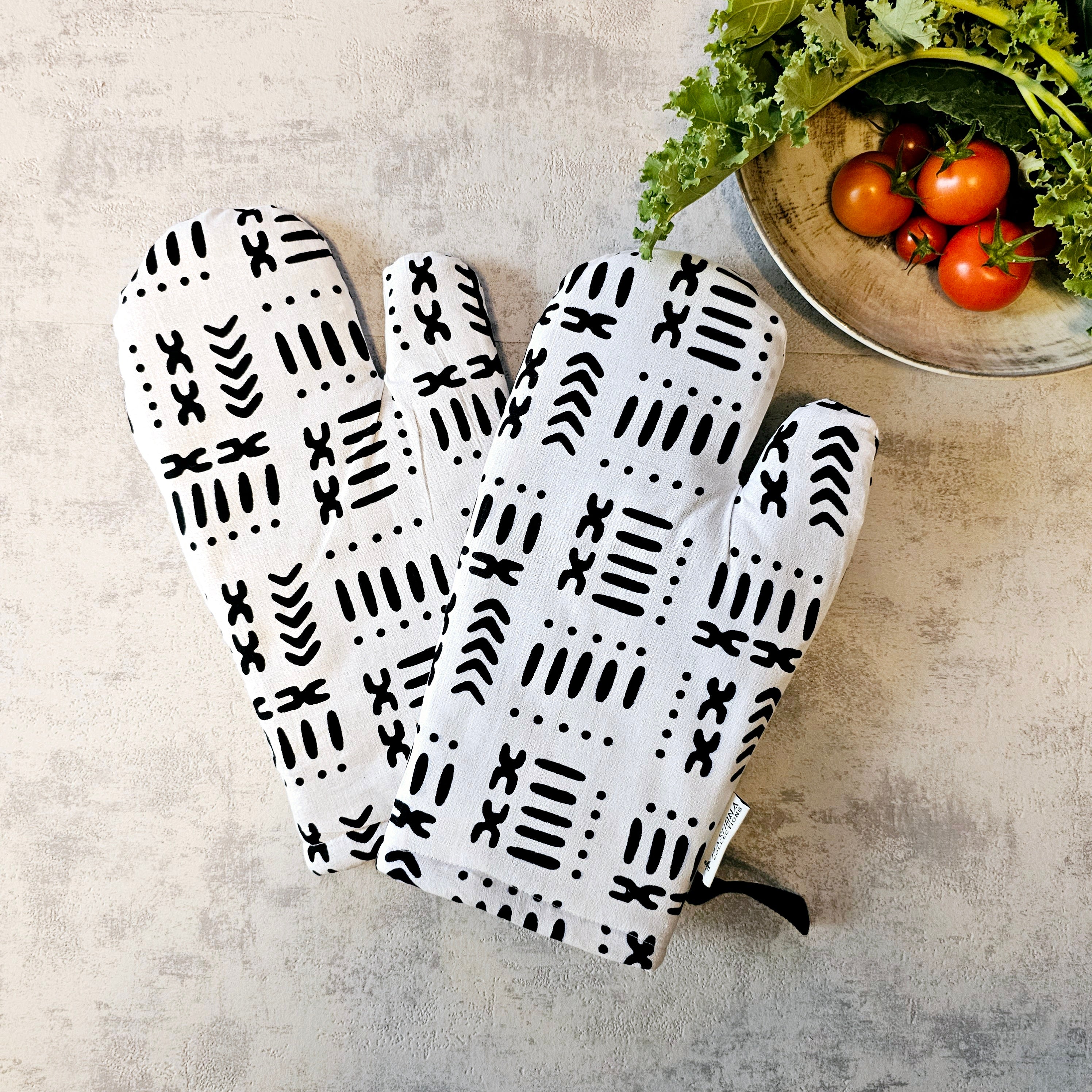 Set of 2 handmade oven gloves featuring vibrant Mudcloth Bogolan print, designed for heat resistance and convenience in the kitchen.