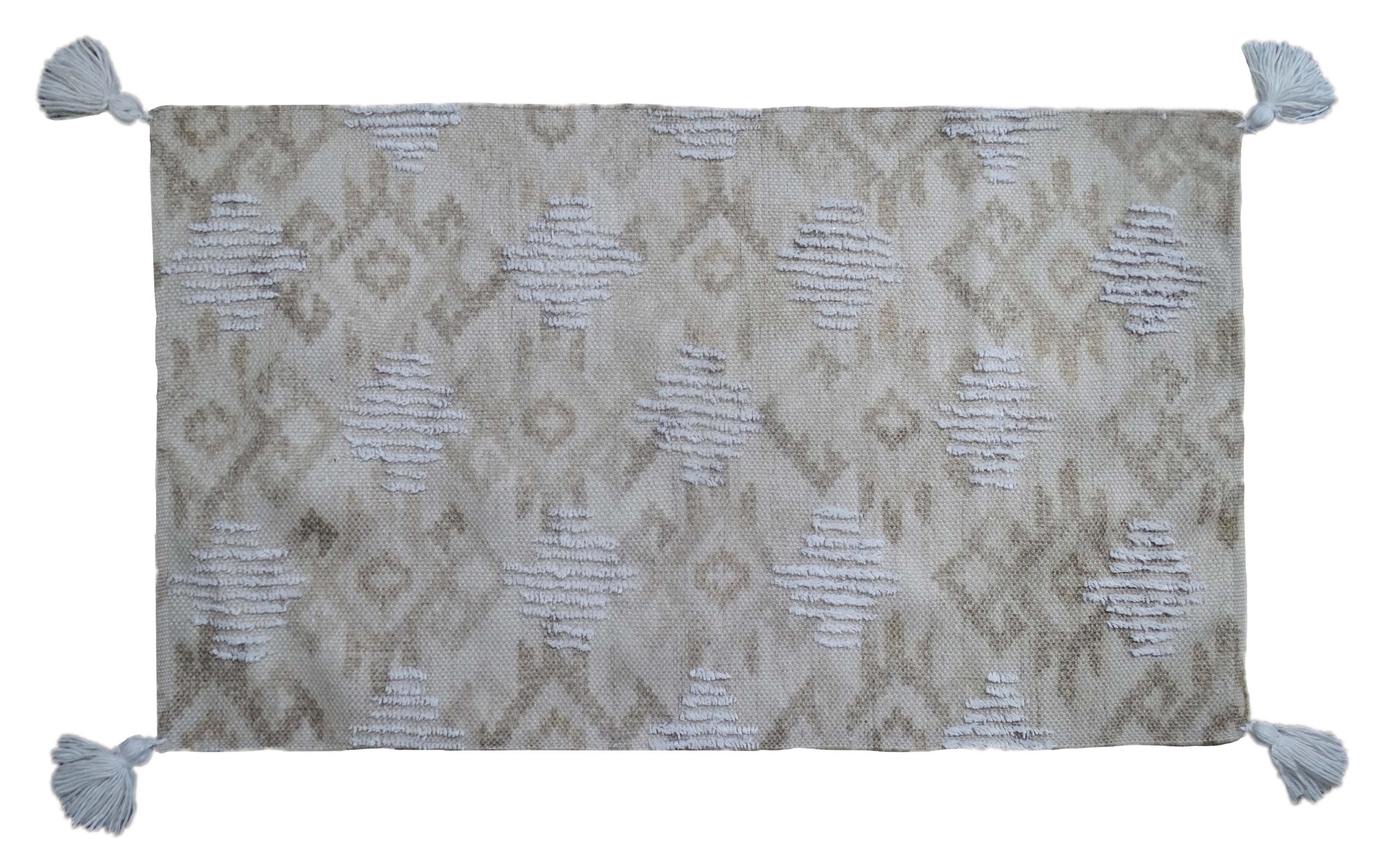 Tufted Shatter rug with corner fringes, showcasing a modern design and attractive color pattern, perfect for home decor.