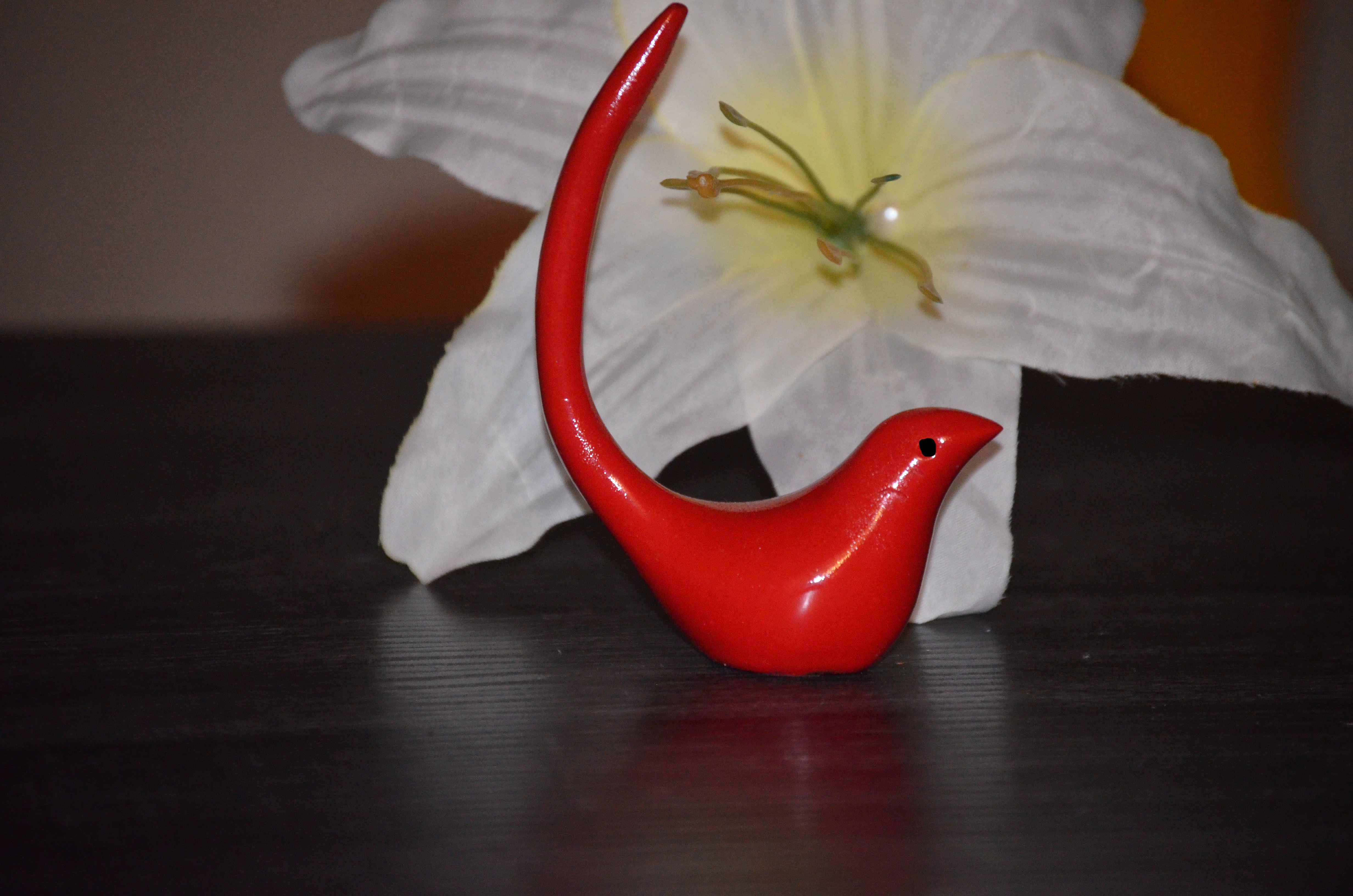 Vibhsa Gifts Bird Ring Holder Jewelry in Red, handcrafted aluminum bird figurine with a silver nickel plated ring holder.