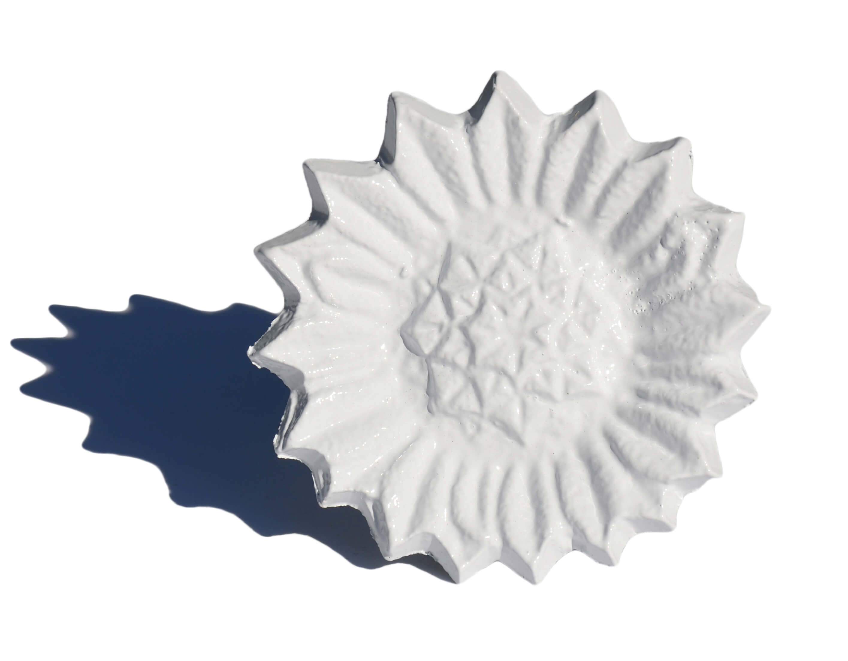 Set of 4 handcrafted white aluminum sunflower napkin rings, elegantly designed for dining decor.