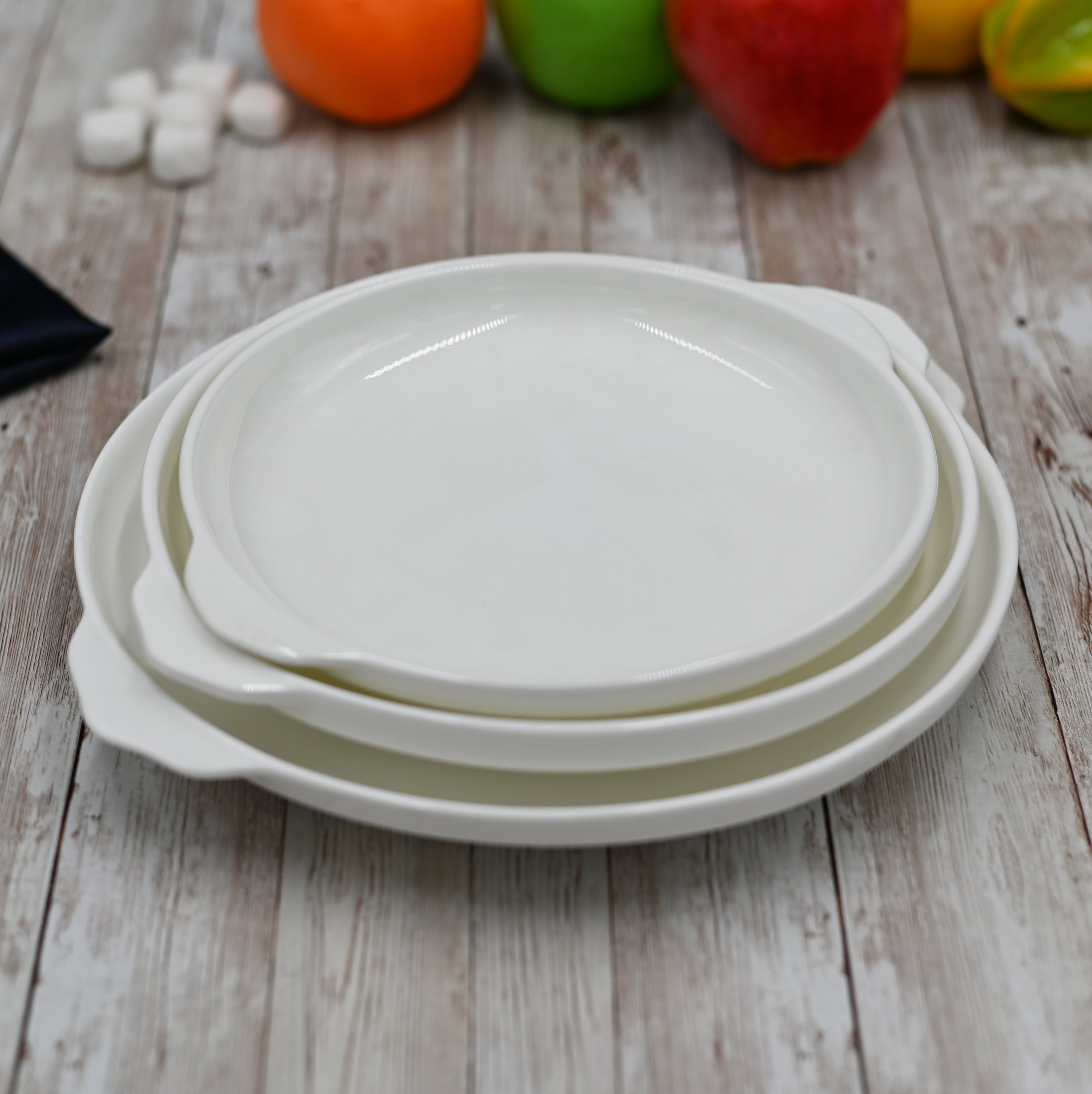 WILMAX White Baking Dish, 10 inches, oval shape, made of fine porcelain, perfect for baking and serving.