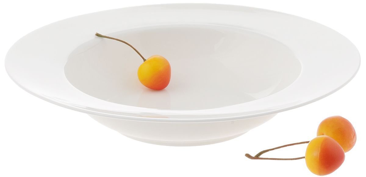 Elegant white deep plate from WILMAX, perfect for soups and stews, showcasing its fine porcelain design.