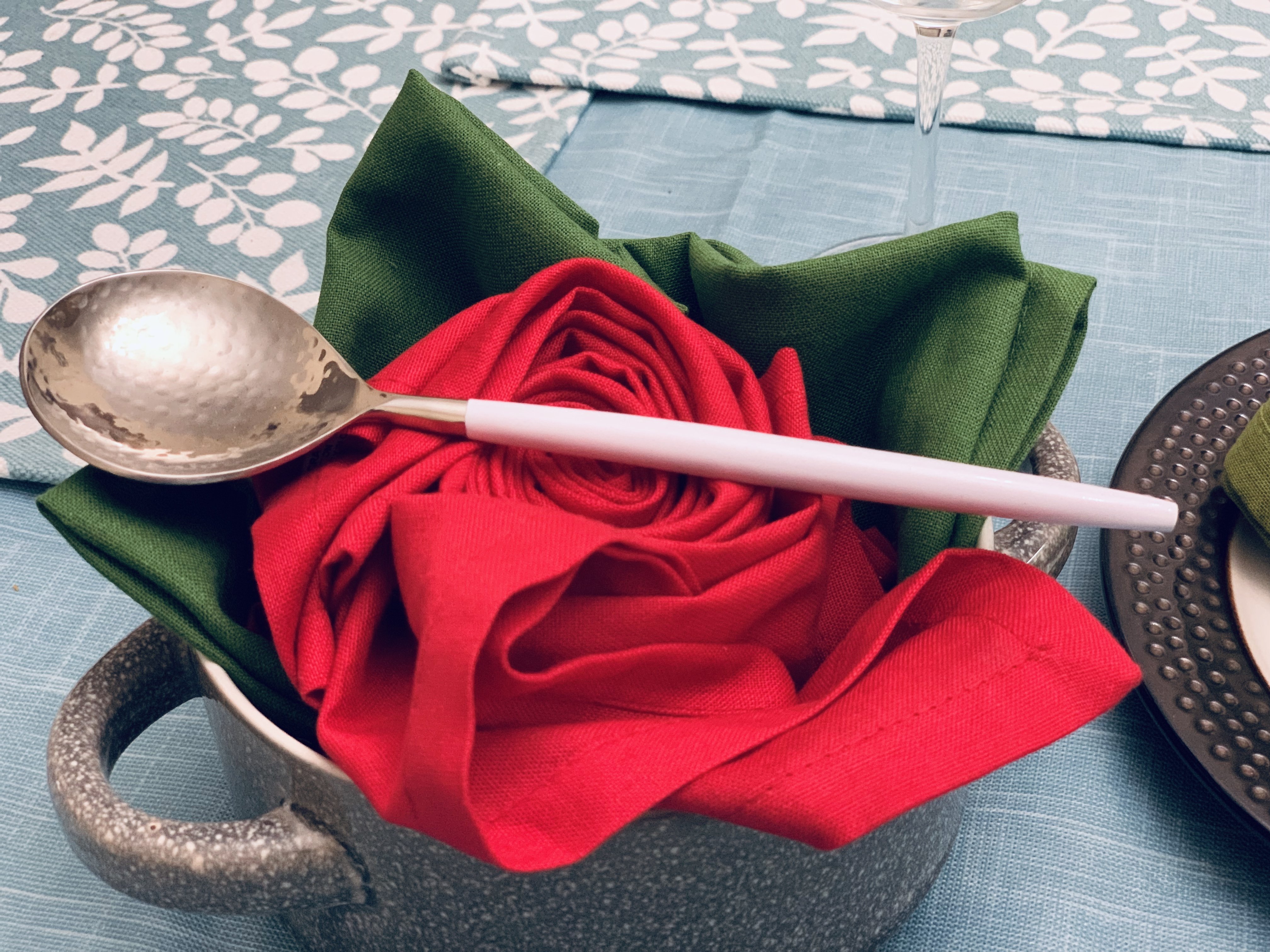 Elegant White & Silver Flatware Stainless Steel Set of 20 with handcrafted design and hammered finish.