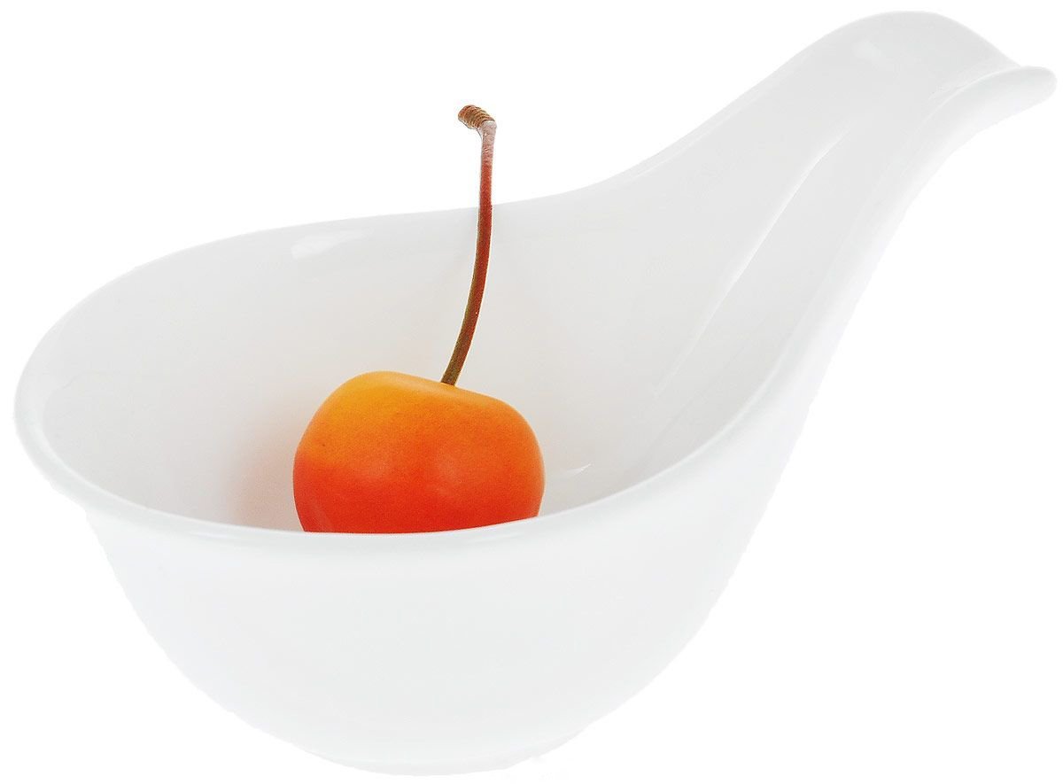 Elegant white porcelain snack dish with handle, perfect for appetizers and desserts.