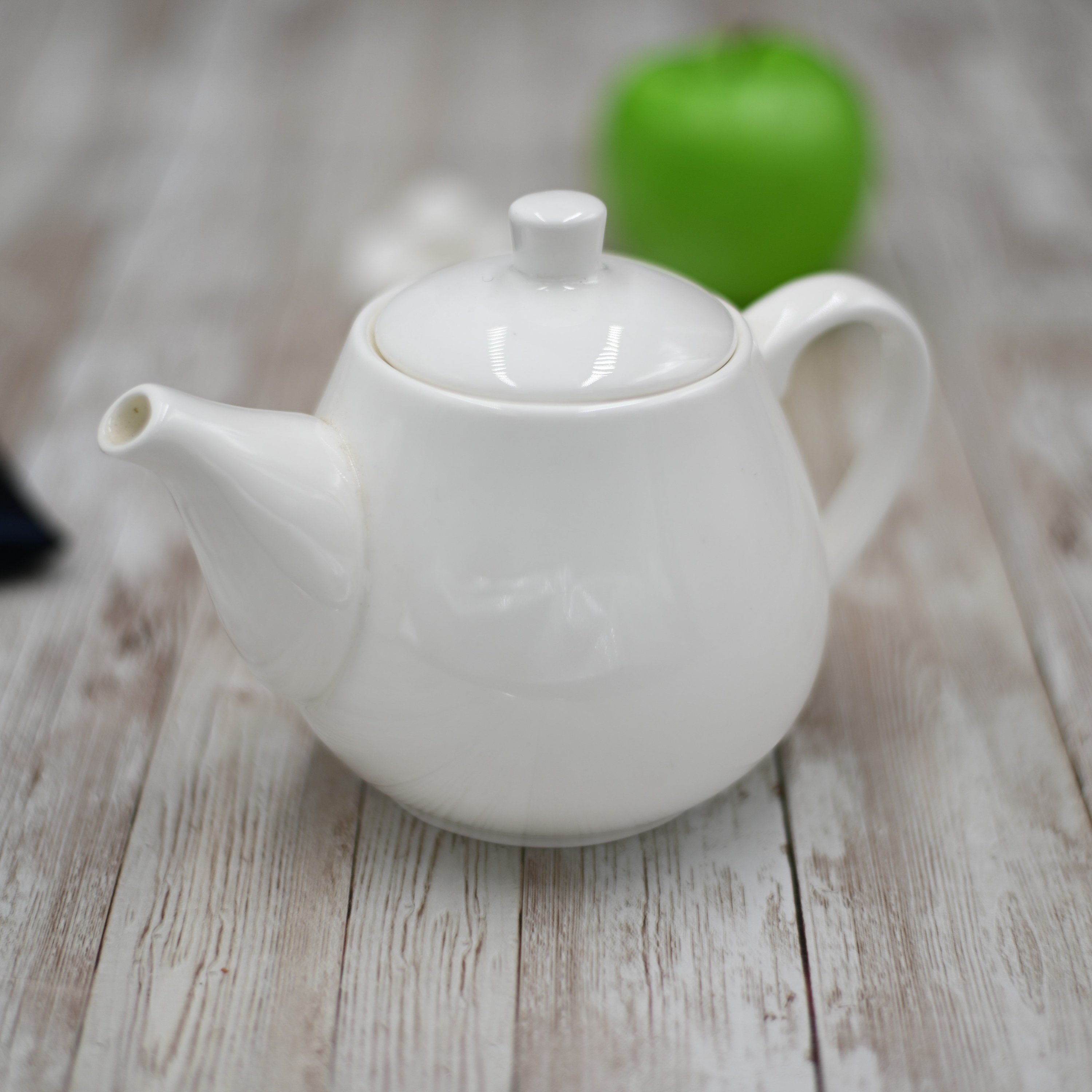 Elegant WILMAX White Teapot, 17 oz, made of fine porcelain with a built-in strainer and lid lock.