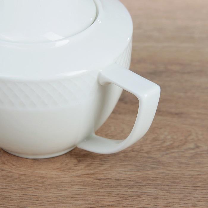 Elegant WILMAX White Teapot, 30 oz, with embossed design and gift box packaging.