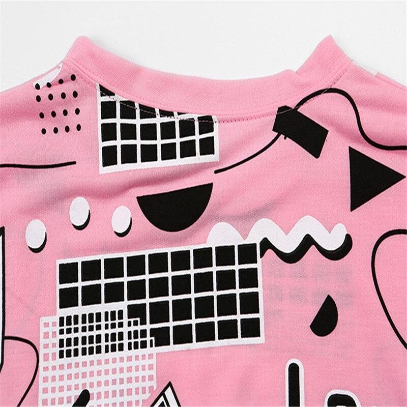 Women Harajuku Geometry Printed Sweatshirt in pink, featuring a trendy crop design and full-length sleeves with a unique geometric print.