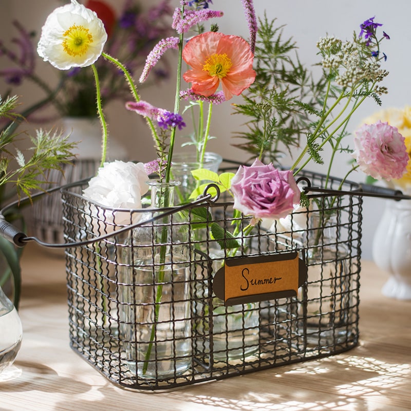 Zakka Multifunctional Wire Organizer Basket in dark gray and black, showcasing its compact design and sturdy handle.