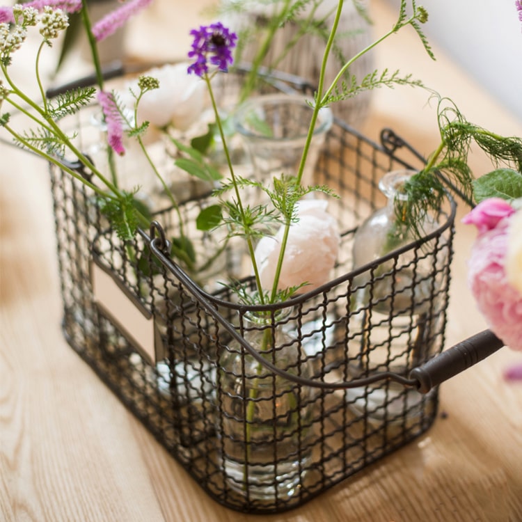 Zakka Multifunctional Wire Organizer Basket in dark gray and black, showcasing its compact design and sturdy handle.