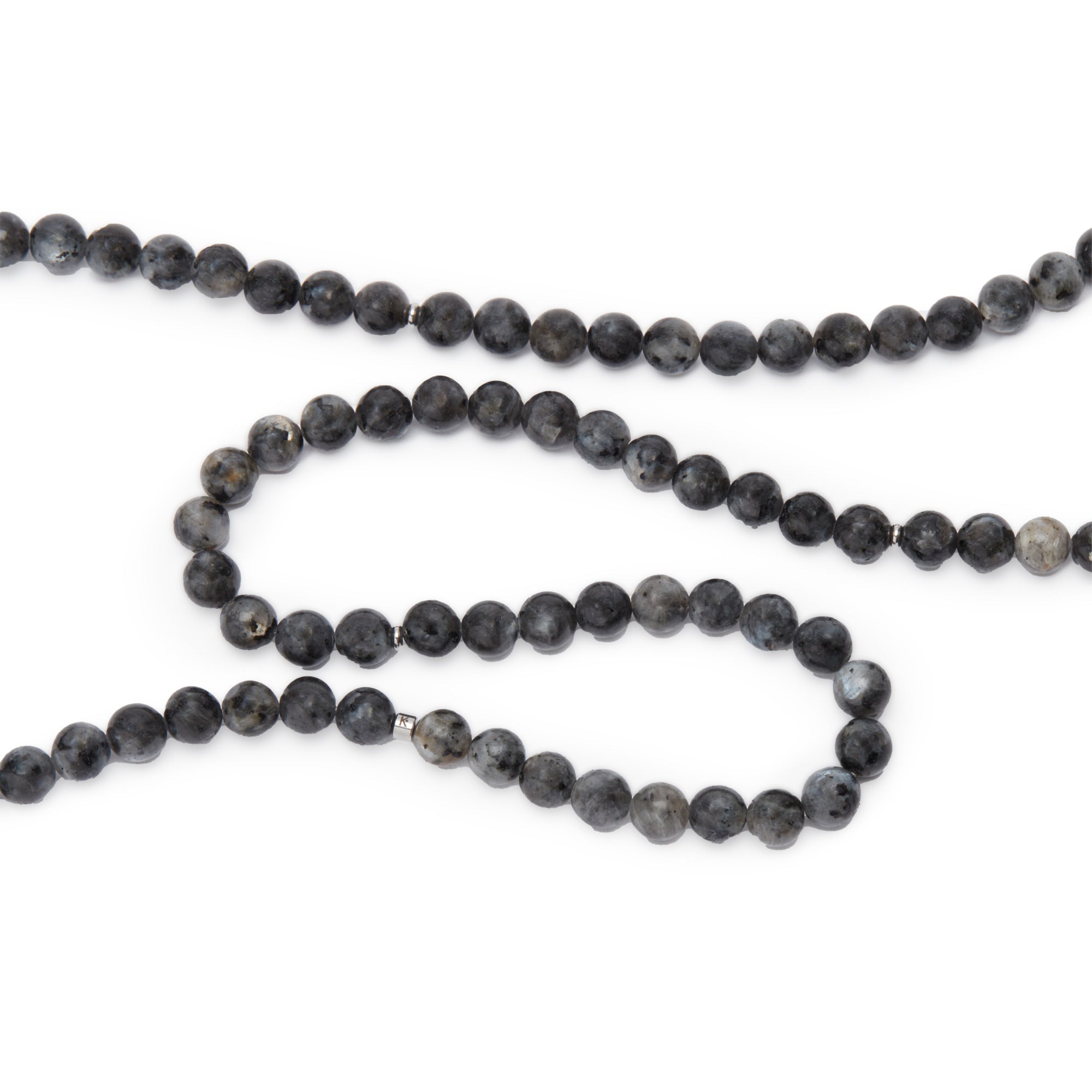 Bracelet Mala 'Om' de 108 perles en Labradorite Grise, avec pendentif en acier inoxydable, conçu pour la méditation et la protection.