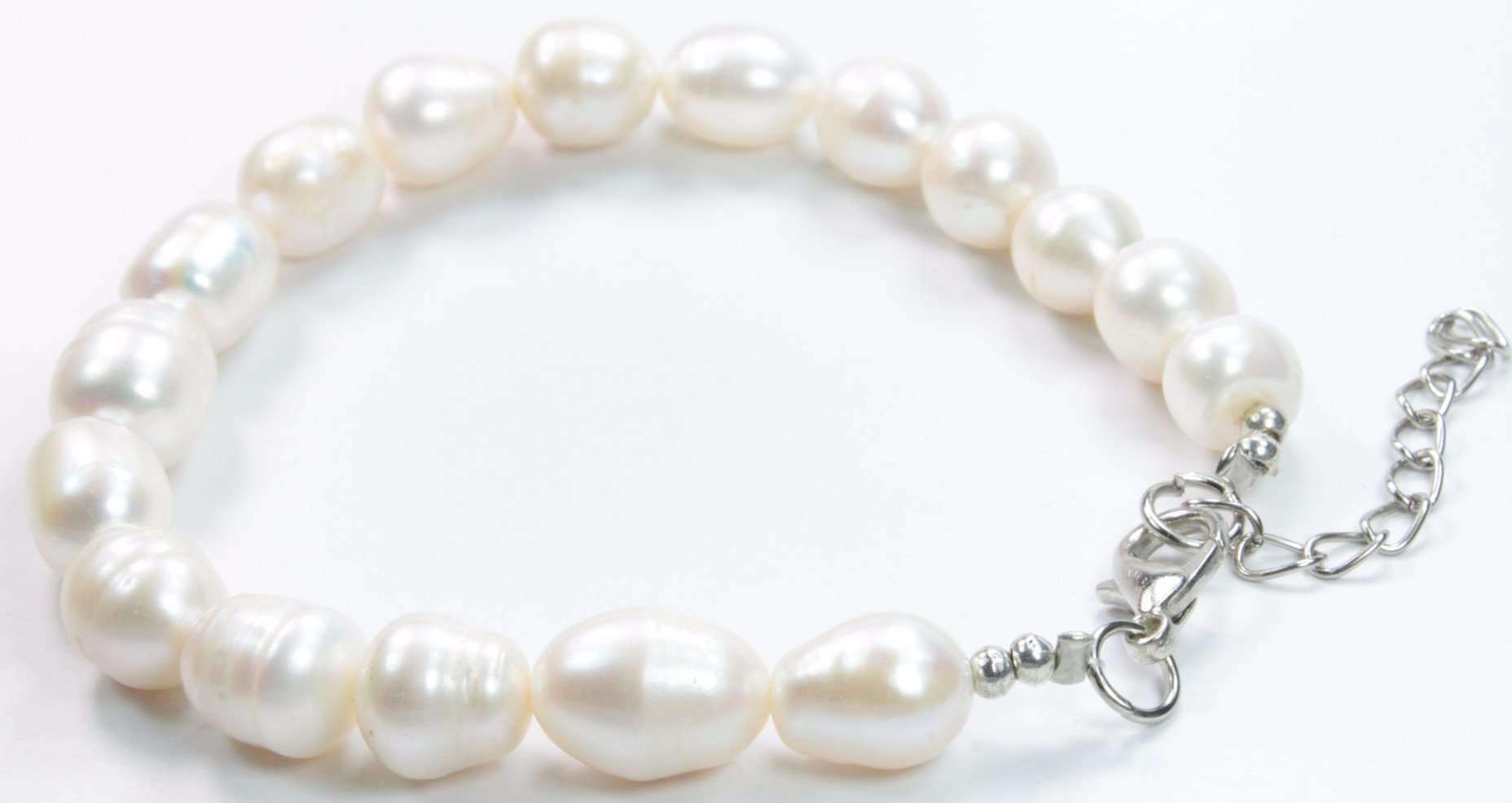 A chic Lustrous Oblong Baroque Pearls Bracelet featuring large, unique cultured pearls in a stylish design, perfect for elegant occasions.