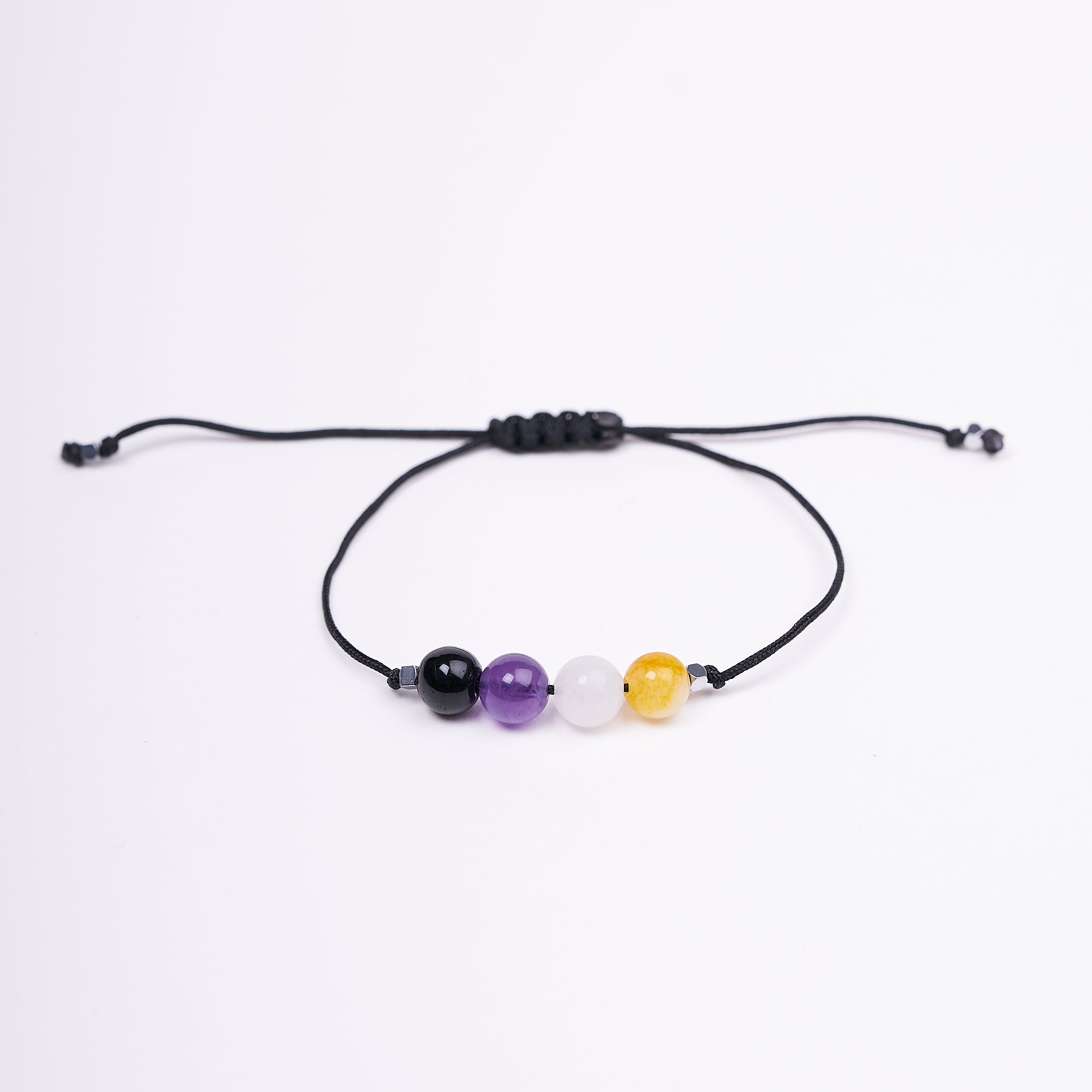 Pulsera de Orgullo No Binaria hecha a mano con ágatas naturales en colores vibrantes, ajustable y elegante.