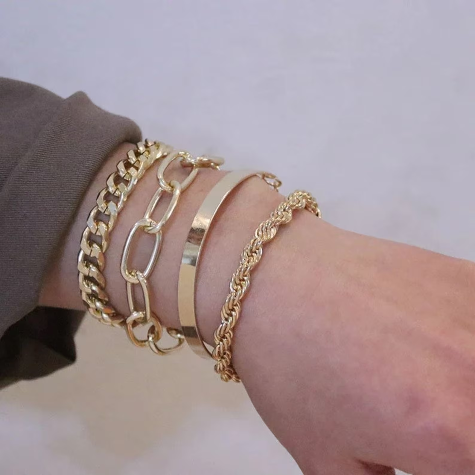 Twist Chain Exaggerated O-shaped Chain Cover Bracelet showcasing its geometric design in gold and white colors.