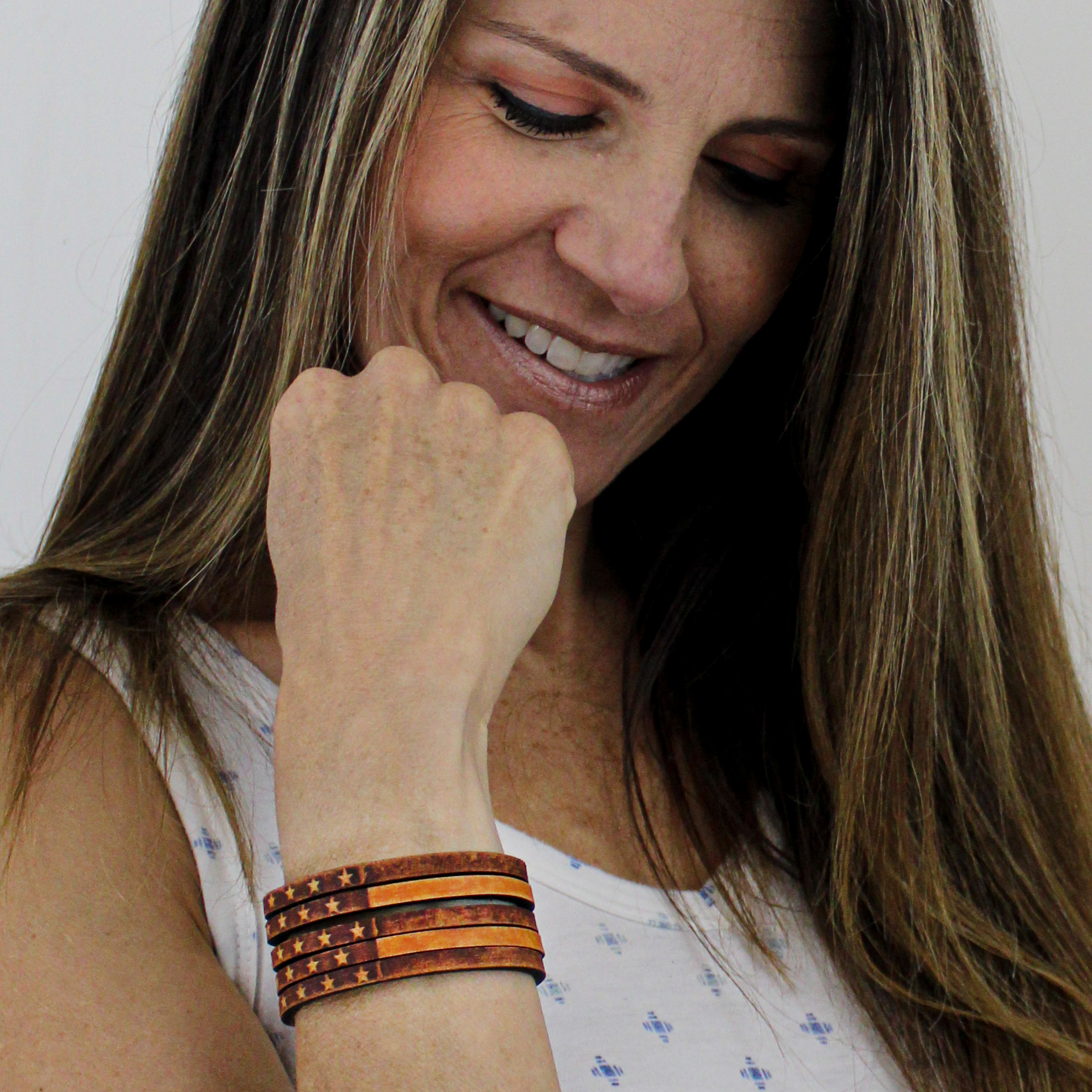 Unisex Leather Cuff featuring an American Flag design, made from 100% cowhide leather with stainless steel snaps.