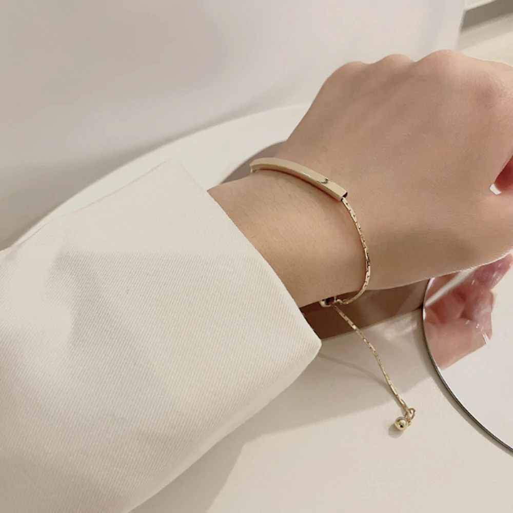 A stylish Women's Knot Style Bracelet with a Bar, featuring a gold plated finish and adjustable length for a perfect fit.