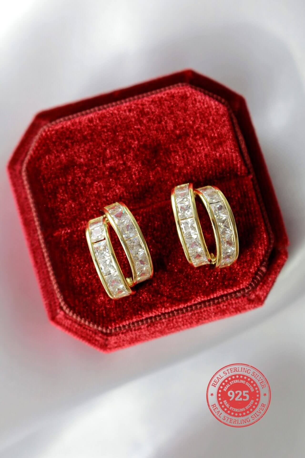 Gold earrings with diamond stones