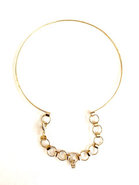 A stylish choker necklace designed for fashion lovers, featuring a sleek and elegant design suitable for various outfits.