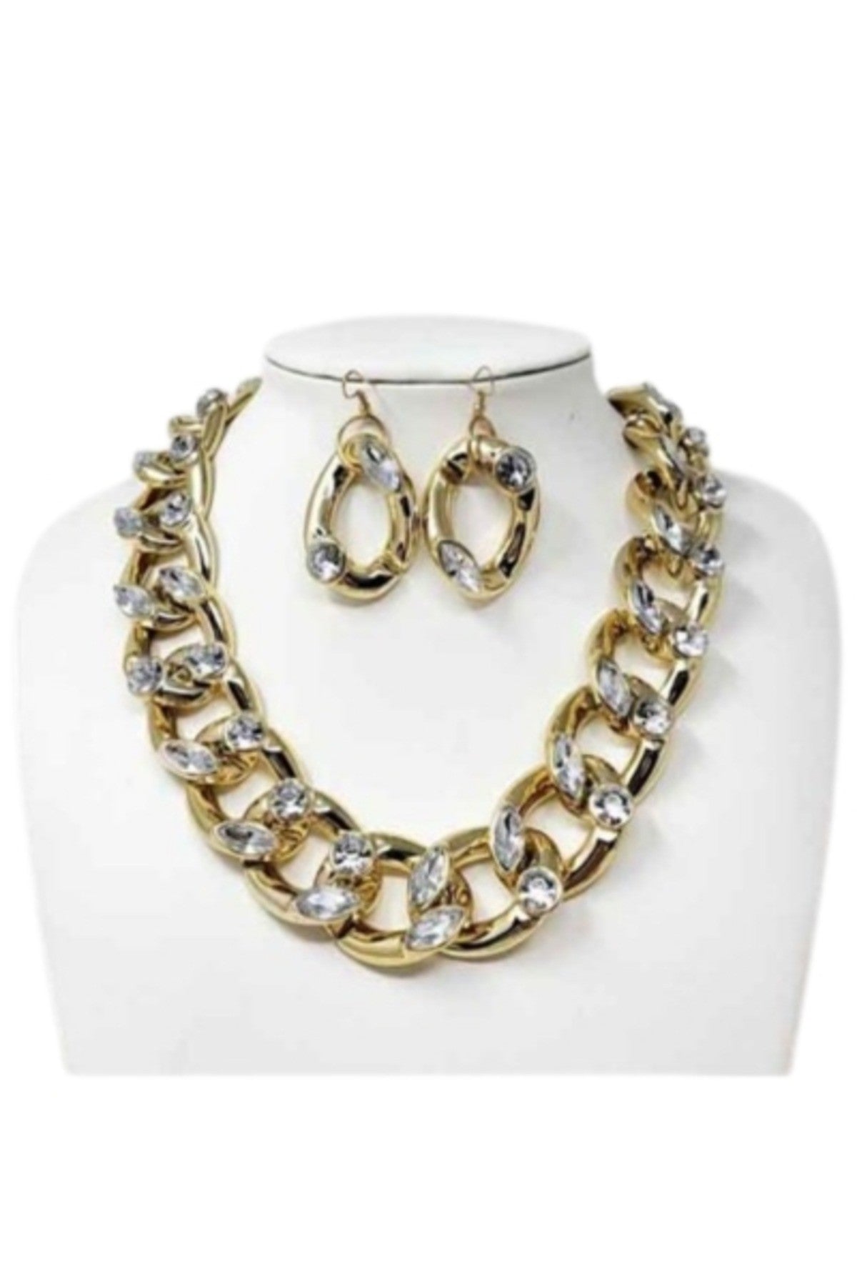 A stylish chunky chain necklace featuring stone accents, adjustable length, and a lobster claw clasp.