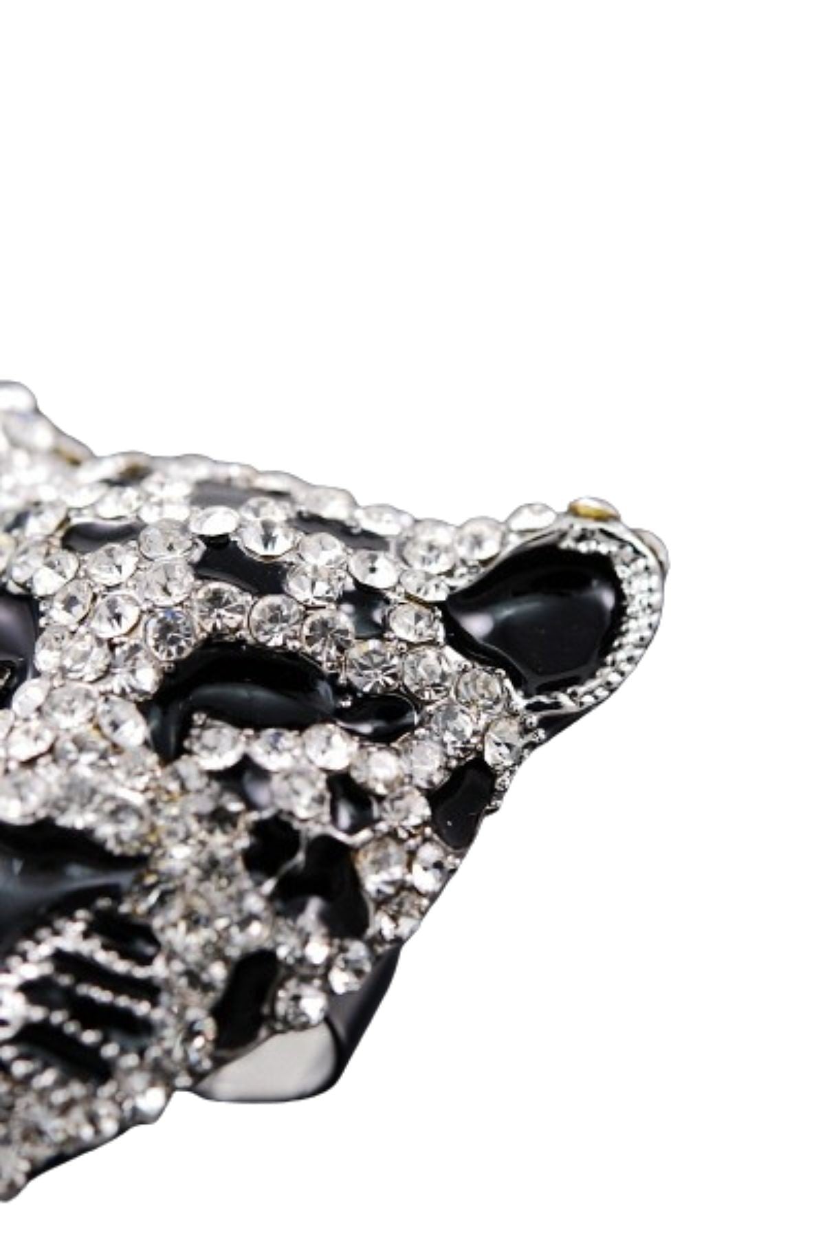 A stunning Crystal Leopard Mask Ring featuring intricate leopard design and sparkling crystals, perfect for elegant occasions.