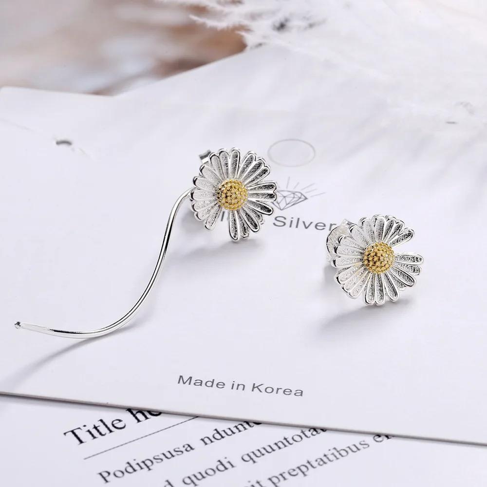 Elegant Daisy Earrings made from 925 silver and 18k gold plating, featuring intricate daisy design.