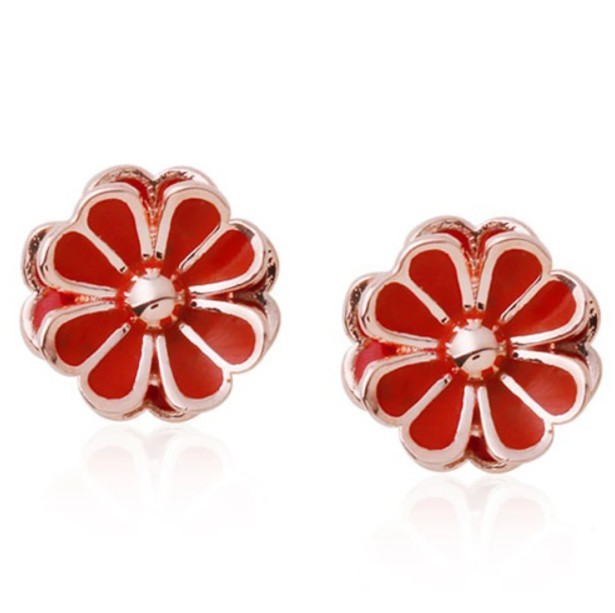 Daisy Red Stud Earrings featuring a 14K gold pin, showcasing a vibrant red daisy design.