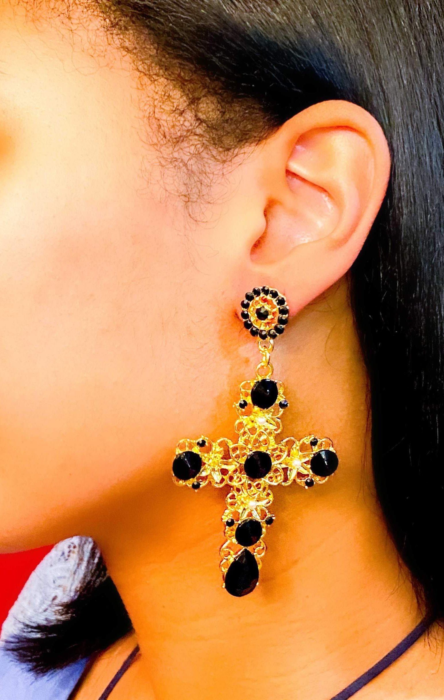 Dangle - Cross Me drop earrings in gold, burgundy, and black, showcasing geometric shapes and high-quality zinc alloy material.