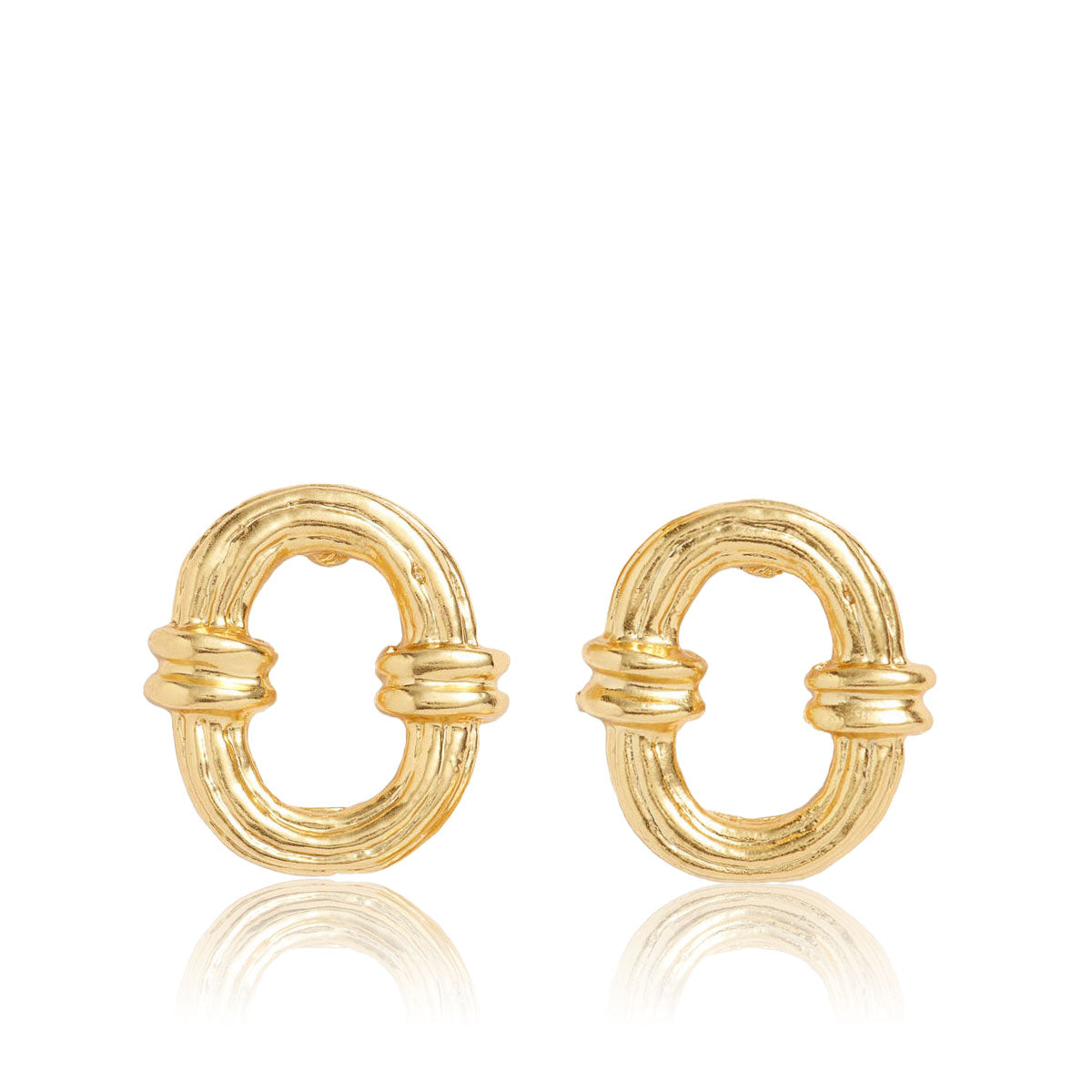 A pair of delicate hollow frame stud earrings featuring an openwork etched design, available in gold and silver plating.