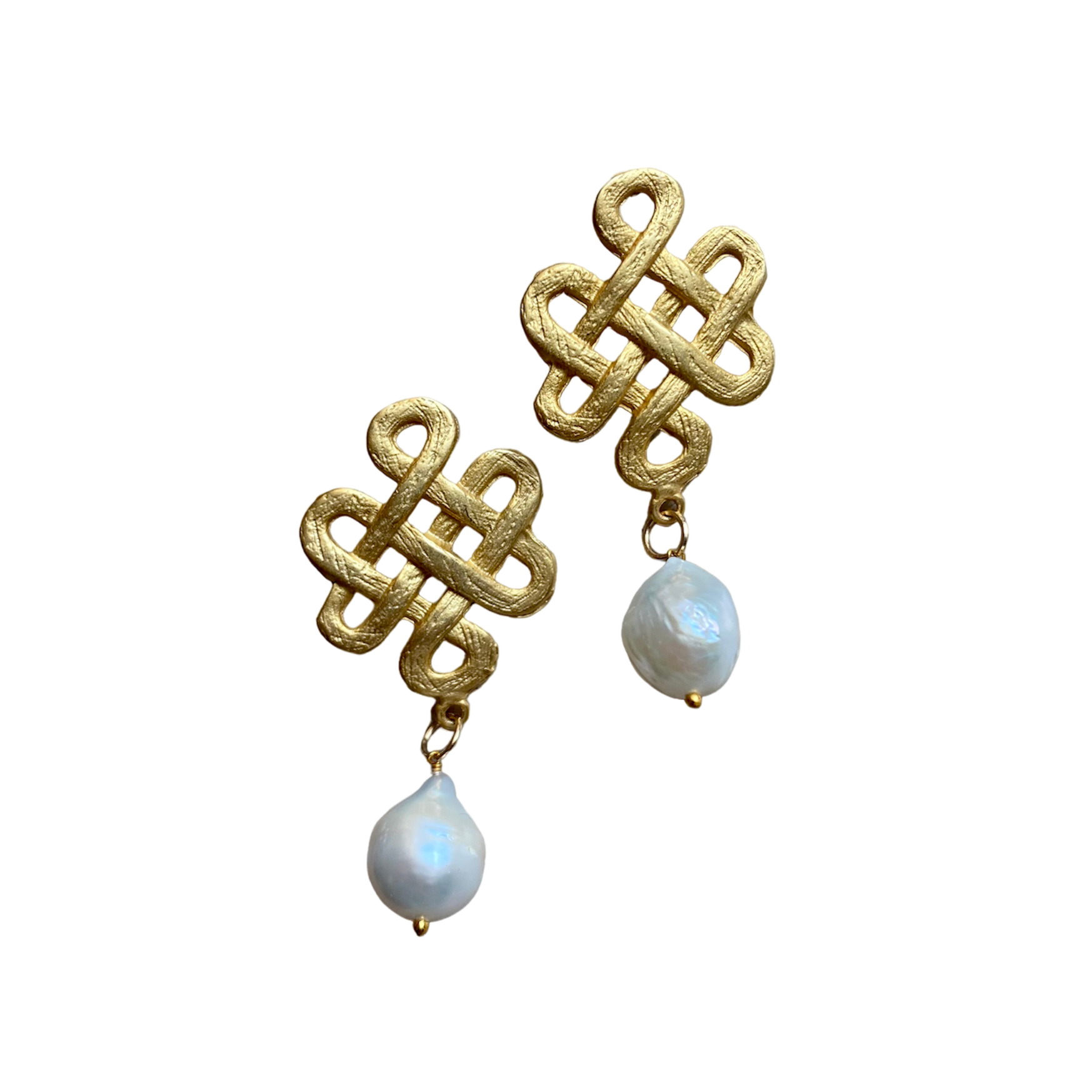 Elegant Intreccio Earrings featuring a gold braided design and dangling baroque pearl, handcrafted in Sicily.