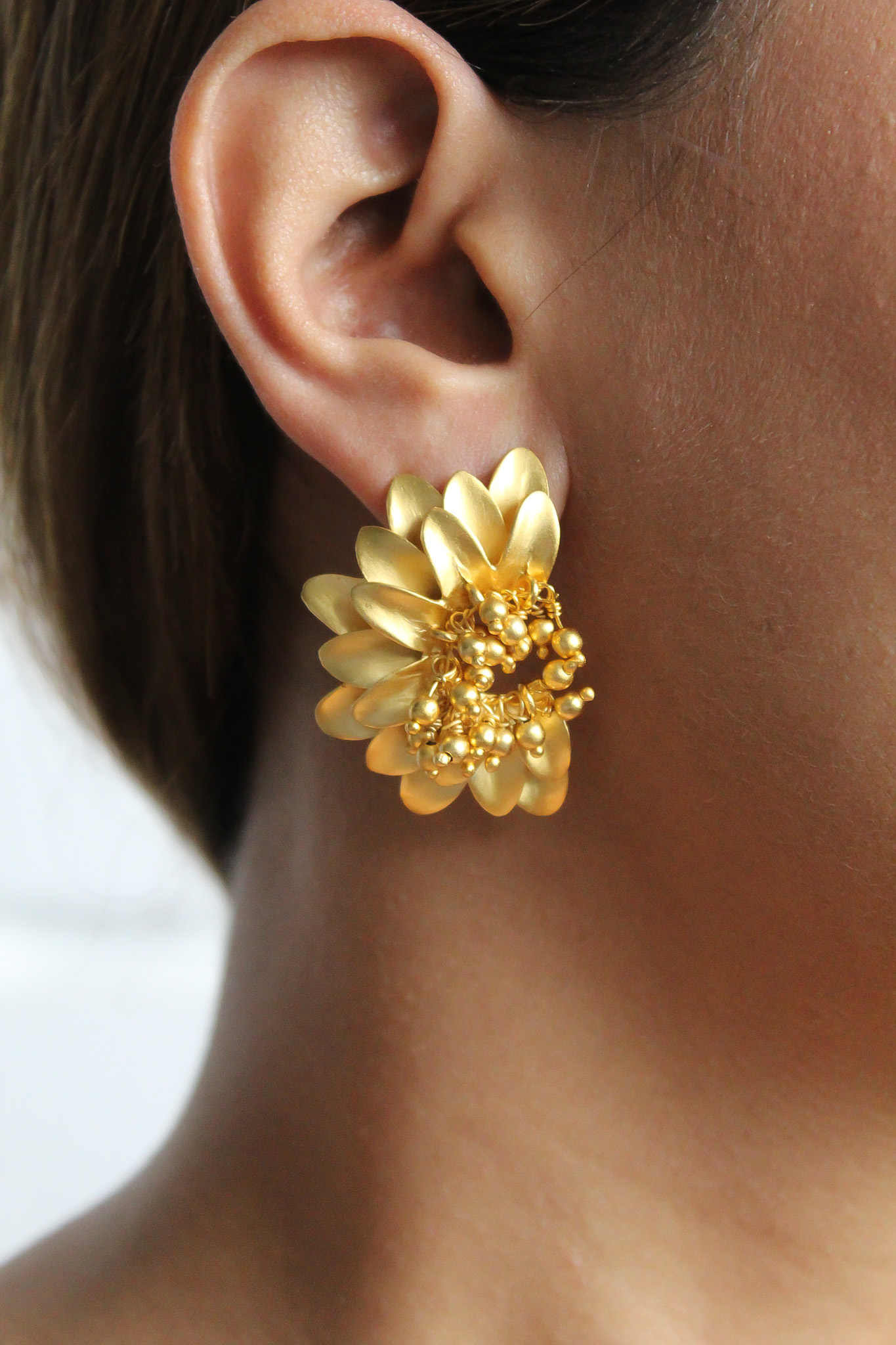 Elegant Jaen Sunflower Bombay Sunset Earrings with 18k gold plating, showcasing a lightweight design perfect for parties.