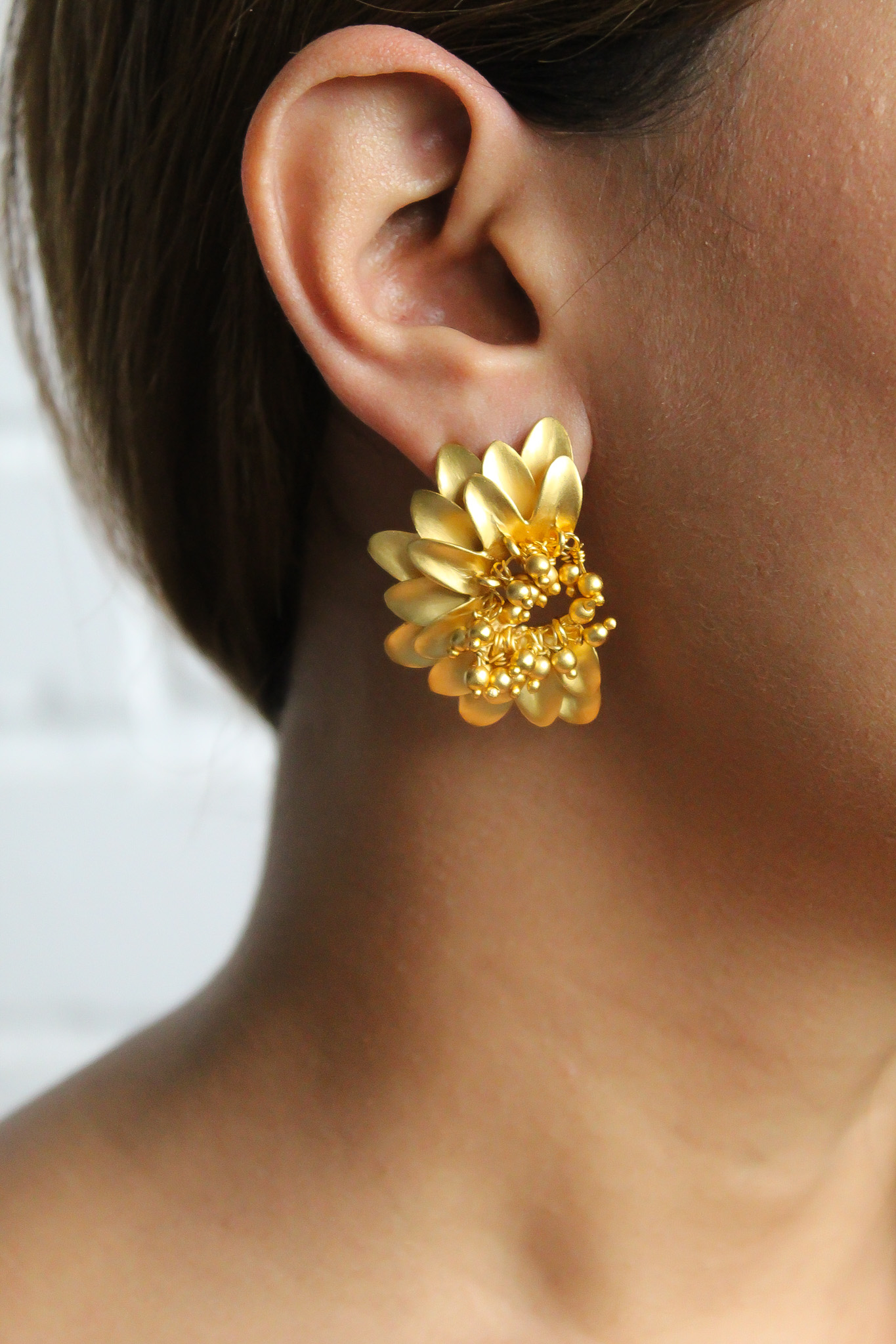 Elegant Jaen Sunflower Bombay Sunset Earrings with 18k gold plating, showcasing a lightweight design perfect for parties.