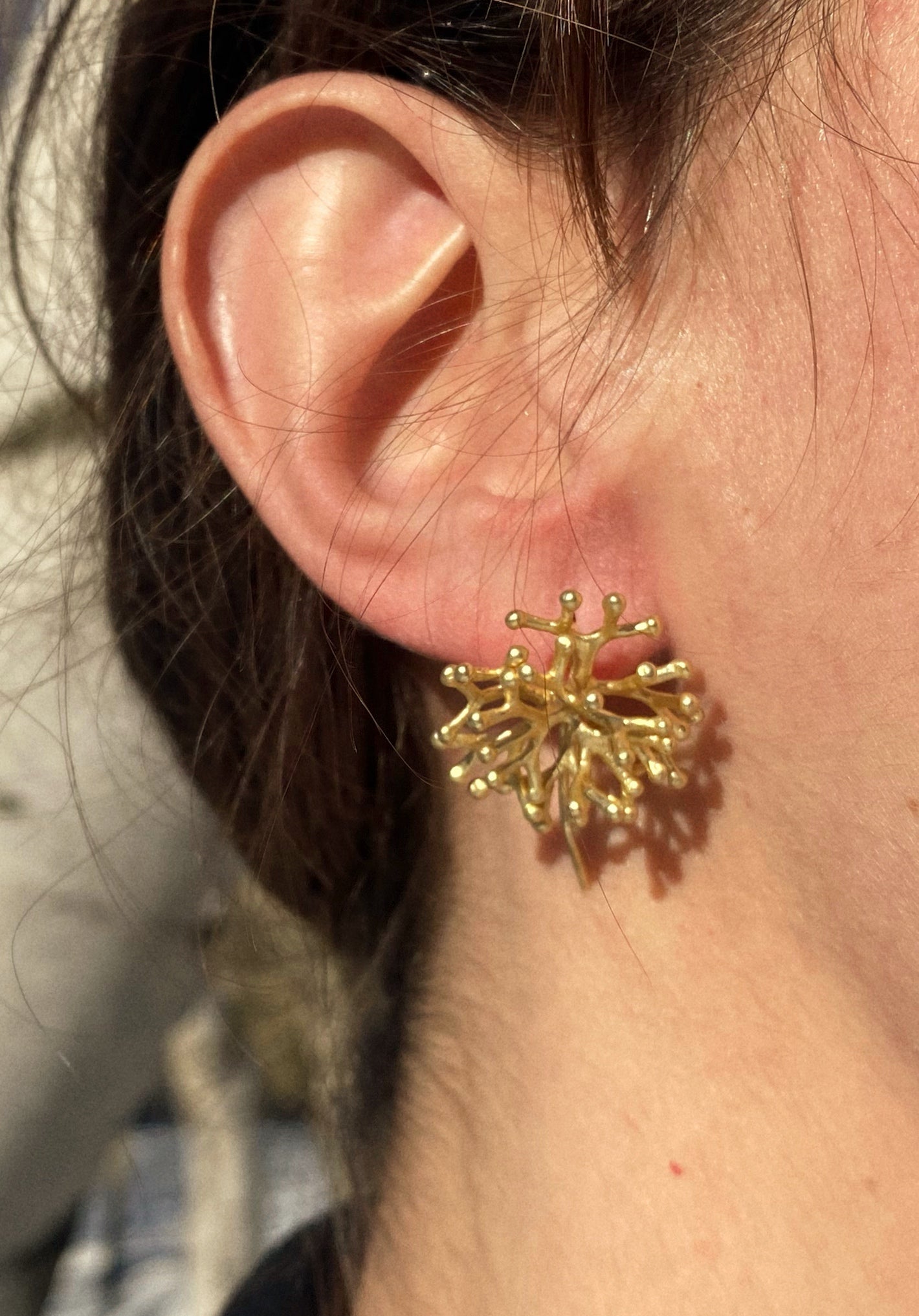 LAPILLI EARRINGS featuring a round coral-like design in gold tone metal, inspired by Sicilian sea beauty.