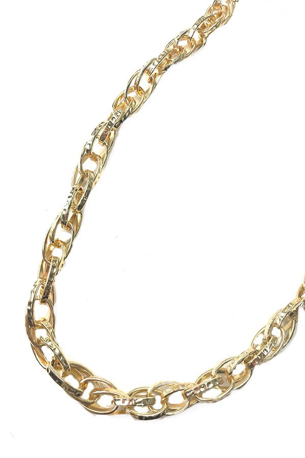 A stylish LINK ROUND CHAIN BELT featuring a round link design and a lobster claw clasp, perfect for enhancing any outfit.