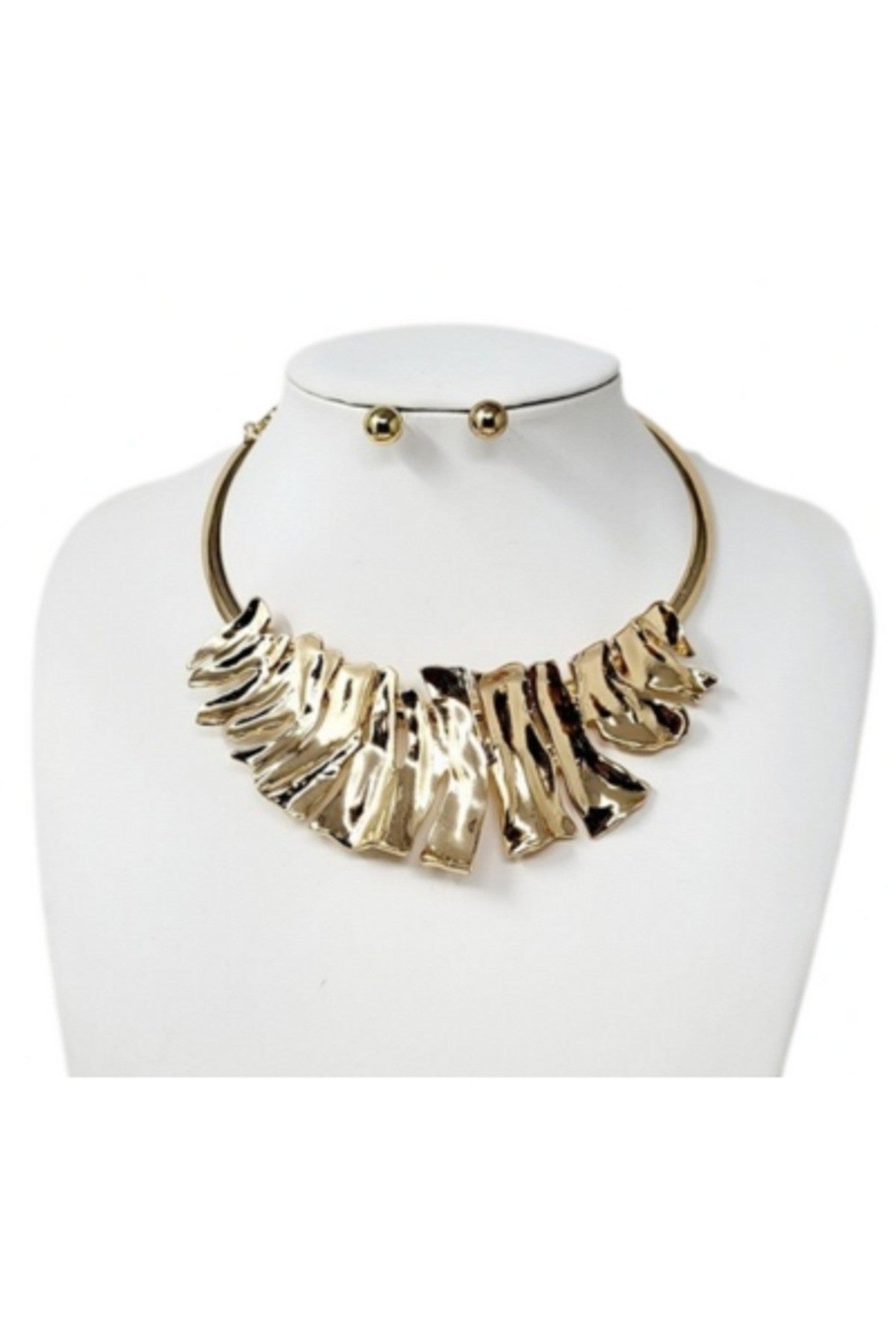 Stylish metal choker necklace set with hammered texture pendant, featuring an adjustable clasp.