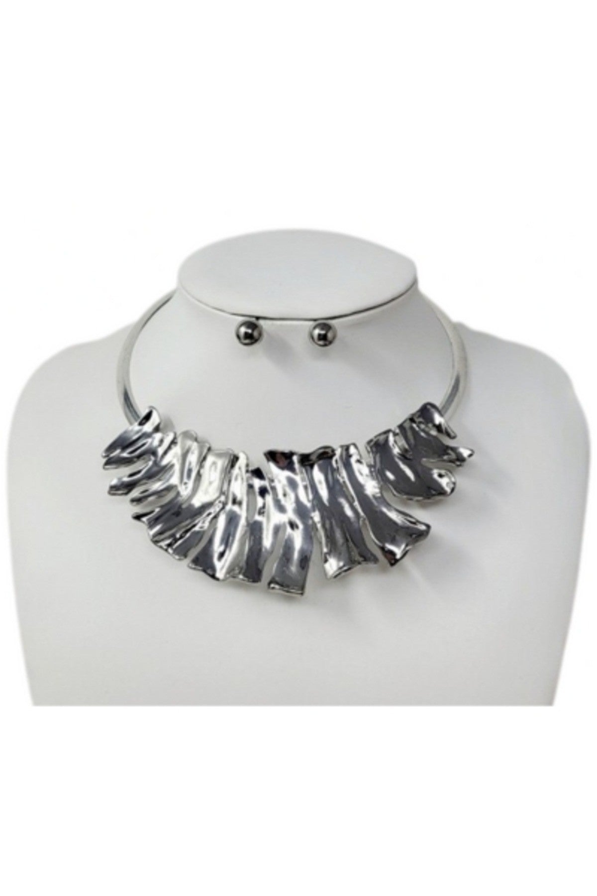 Stylish metal choker necklace set with hammered texture pendant, featuring an adjustable clasp.