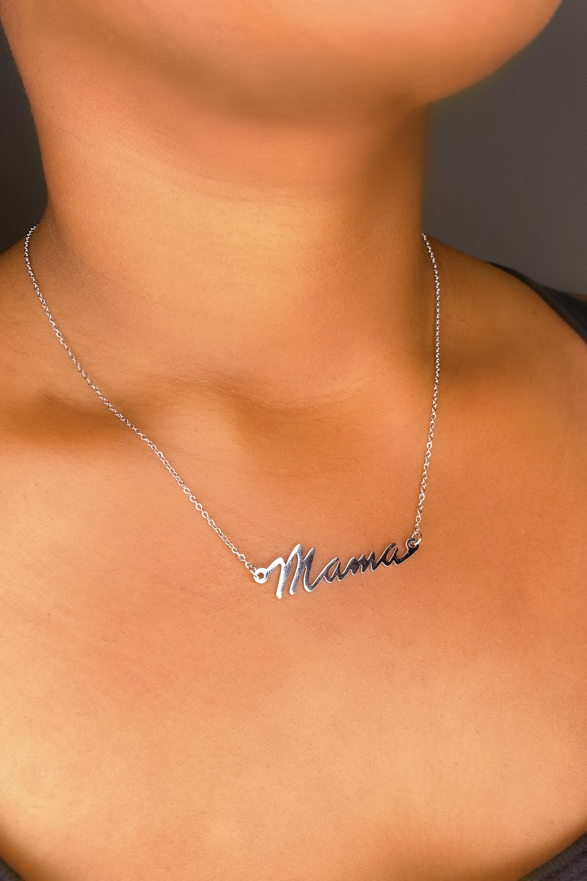 Elegant gold Mama Keepsake Necklace designed for Mother's Day, featuring heartfelt messages of love and crafted from high-quality zinc alloy.