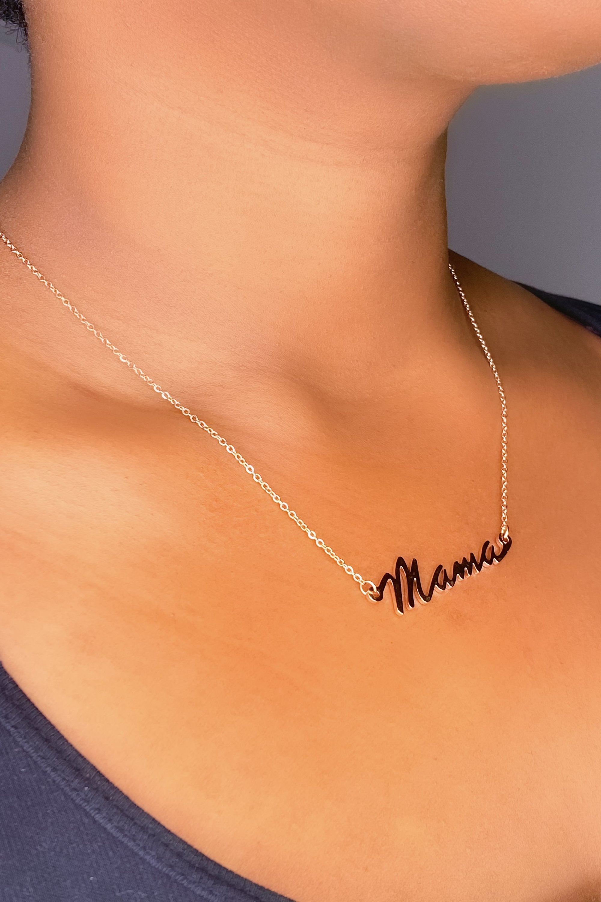 Elegant gold Mama Keepsake Necklace designed for Mother's Day, featuring heartfelt messages of love and crafted from high-quality zinc alloy.