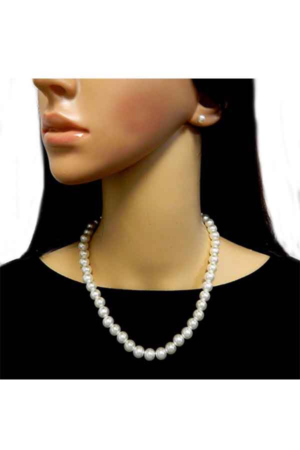 Elegant pearl necklace set featuring lustrous pearls, lobster claw clasp, and extender for adjustable length.