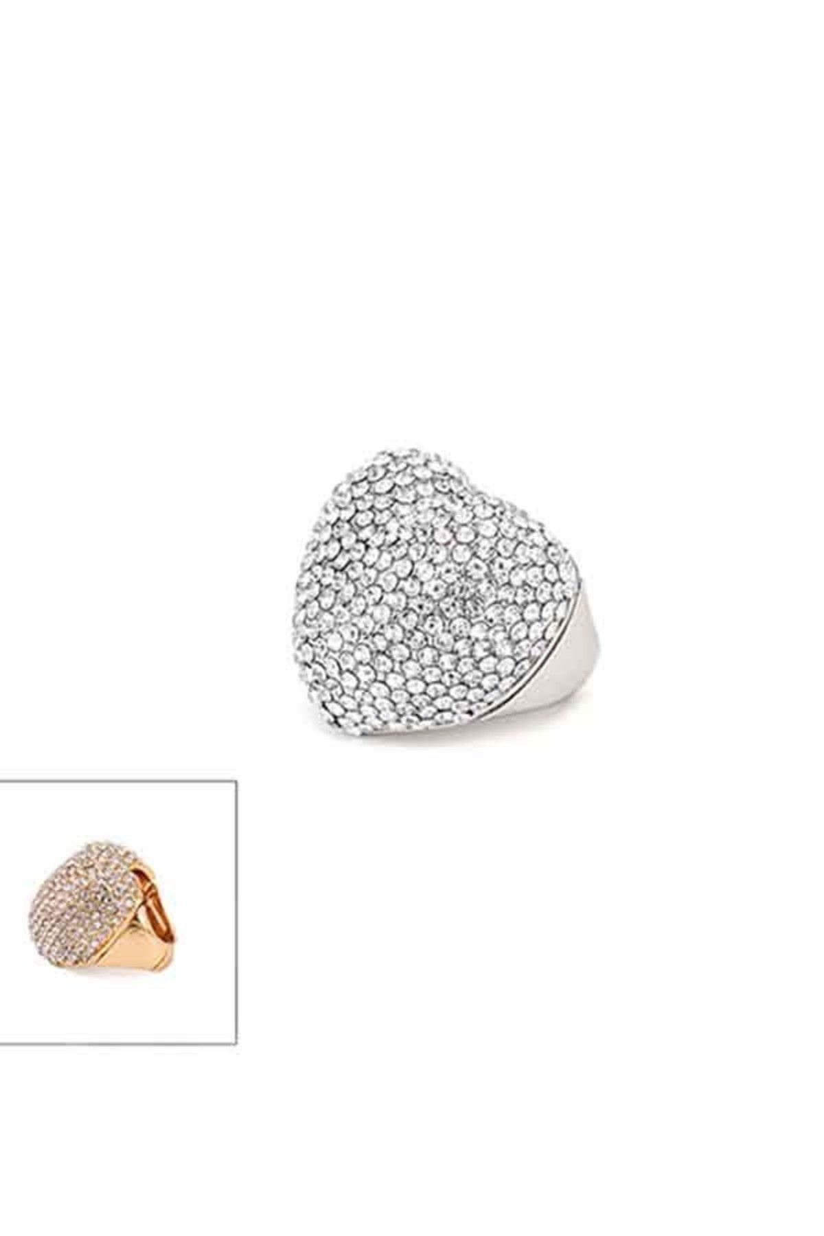 A beautiful stretchable ring featuring a heart-shaped stone, designed for comfort and elegance.