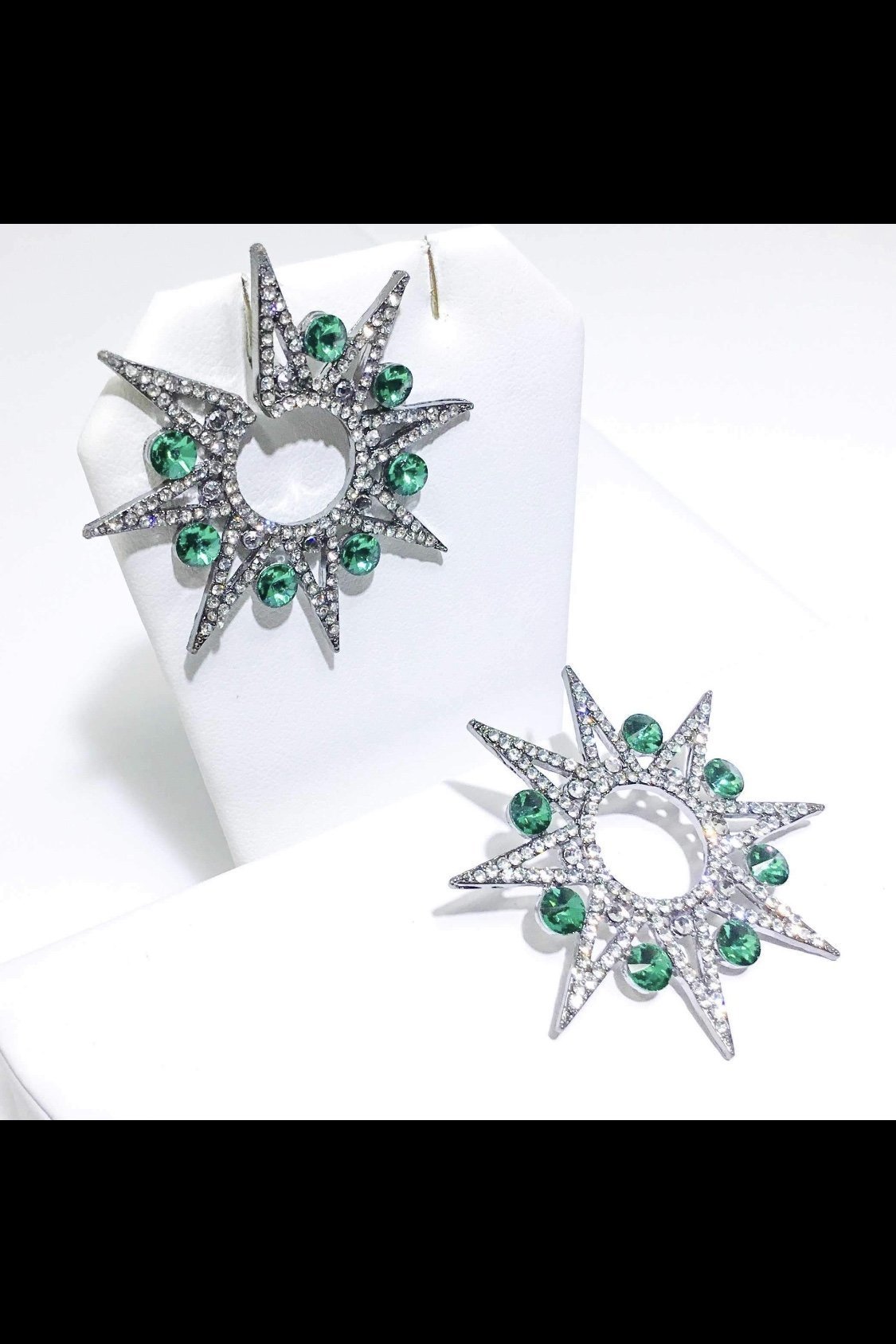 Wilhelmina's Star Studs featuring a star drop design in silver and green, made from high-quality zinc alloy.