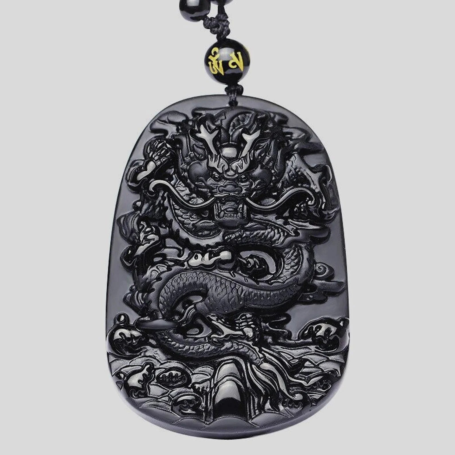 Collier Dragon en Obsidienne Noire avec pendentif dragon, perles noires et cordon ajustable, symbole de protection et de chance.