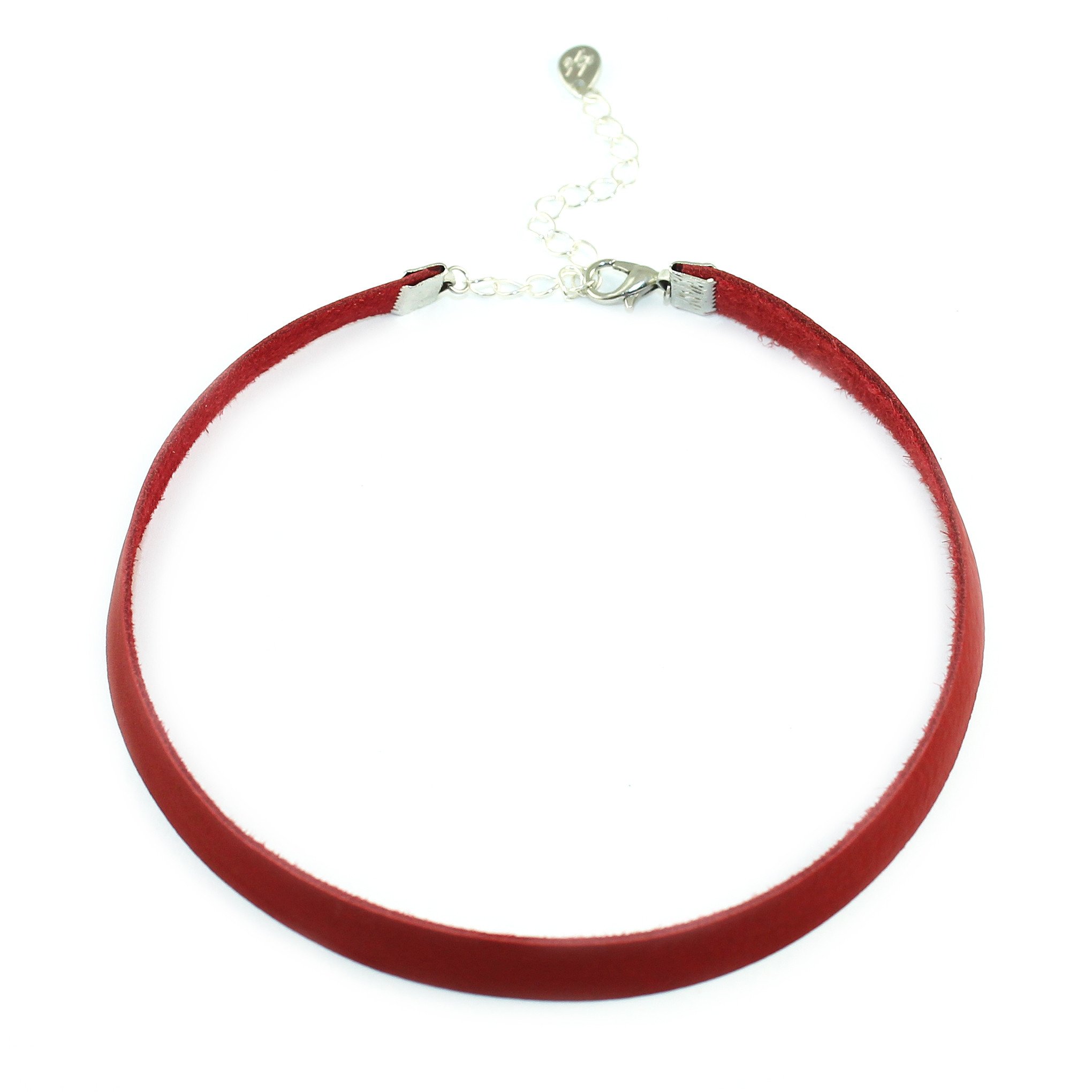 A stylish genuine leather choker necklace in three classic colors, featuring a lobster clasp and adjustable extender chain.