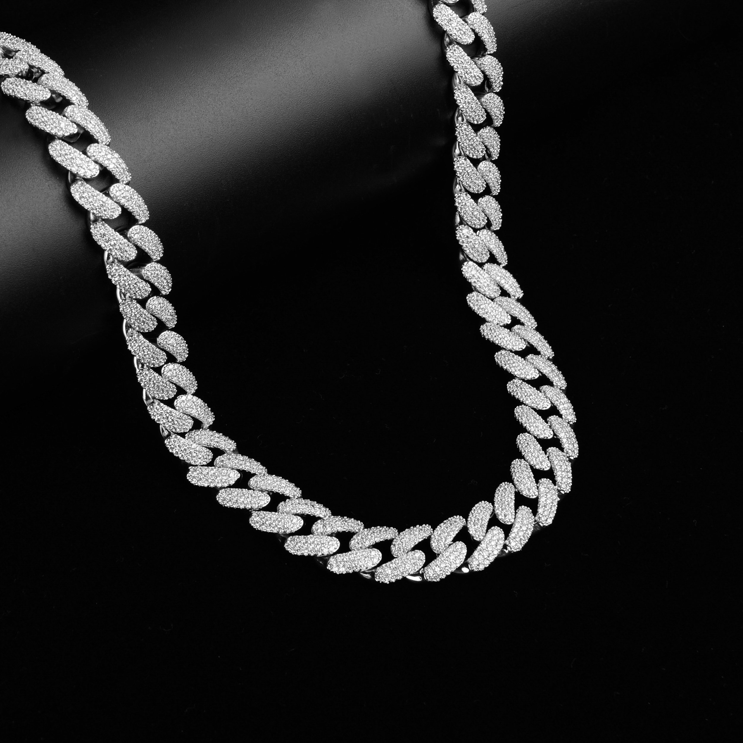 CAMEO 8MM 925 Silver Cuban Chain featuring Grade AAA Cubic Zirconia stones, showcasing its luxurious design and craftsmanship.