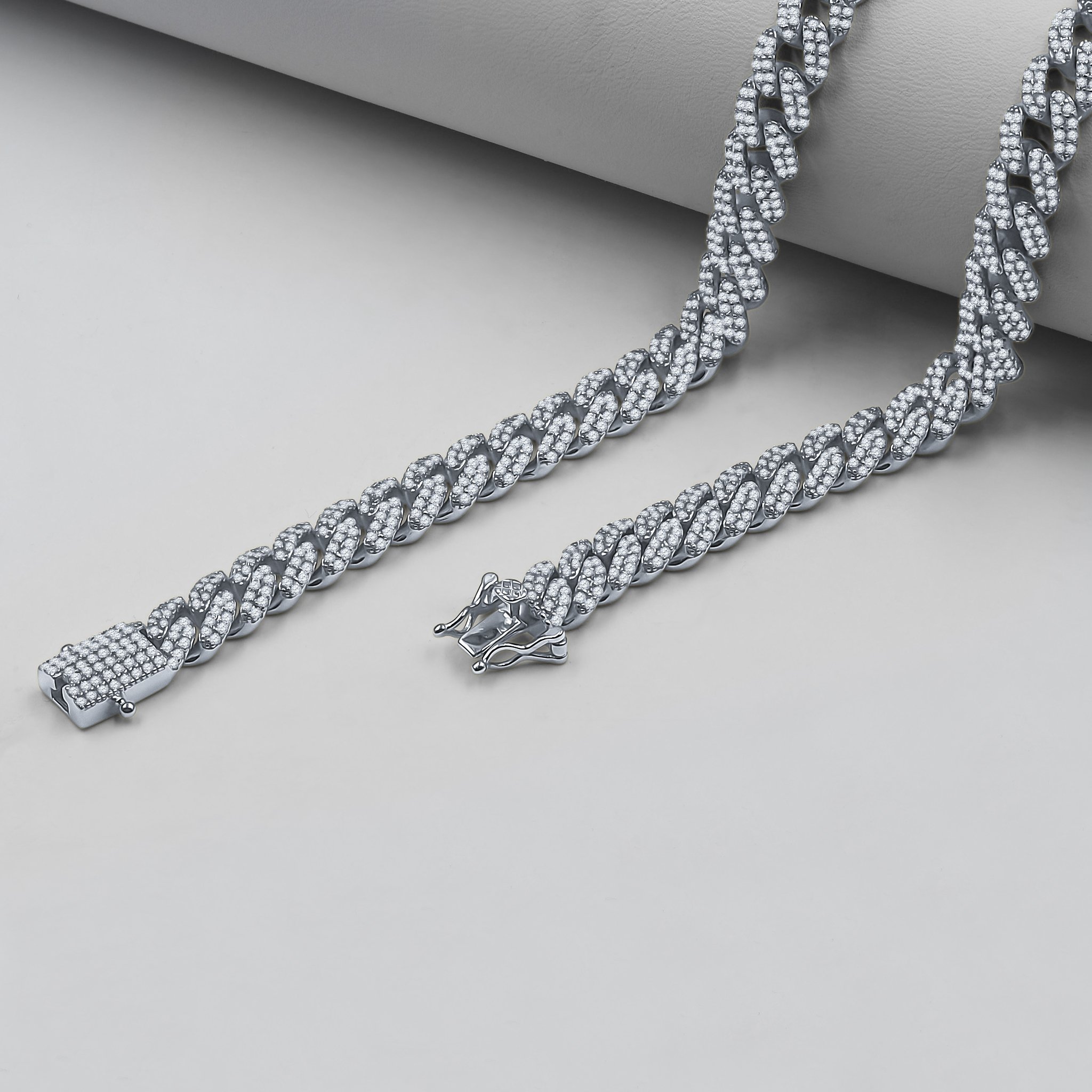 CAMEO 8MM 925 Silver Cuban Chain featuring Grade AAA Cubic Zirconia stones, showcasing its luxurious design and craftsmanship.