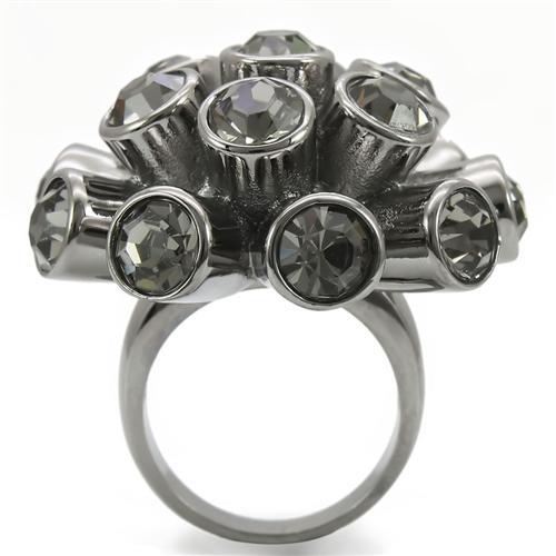 0W306 Ruthenium Brass Ring featuring a top-grade jet crystal centerpiece, showcasing an elegant design and luxurious finish.