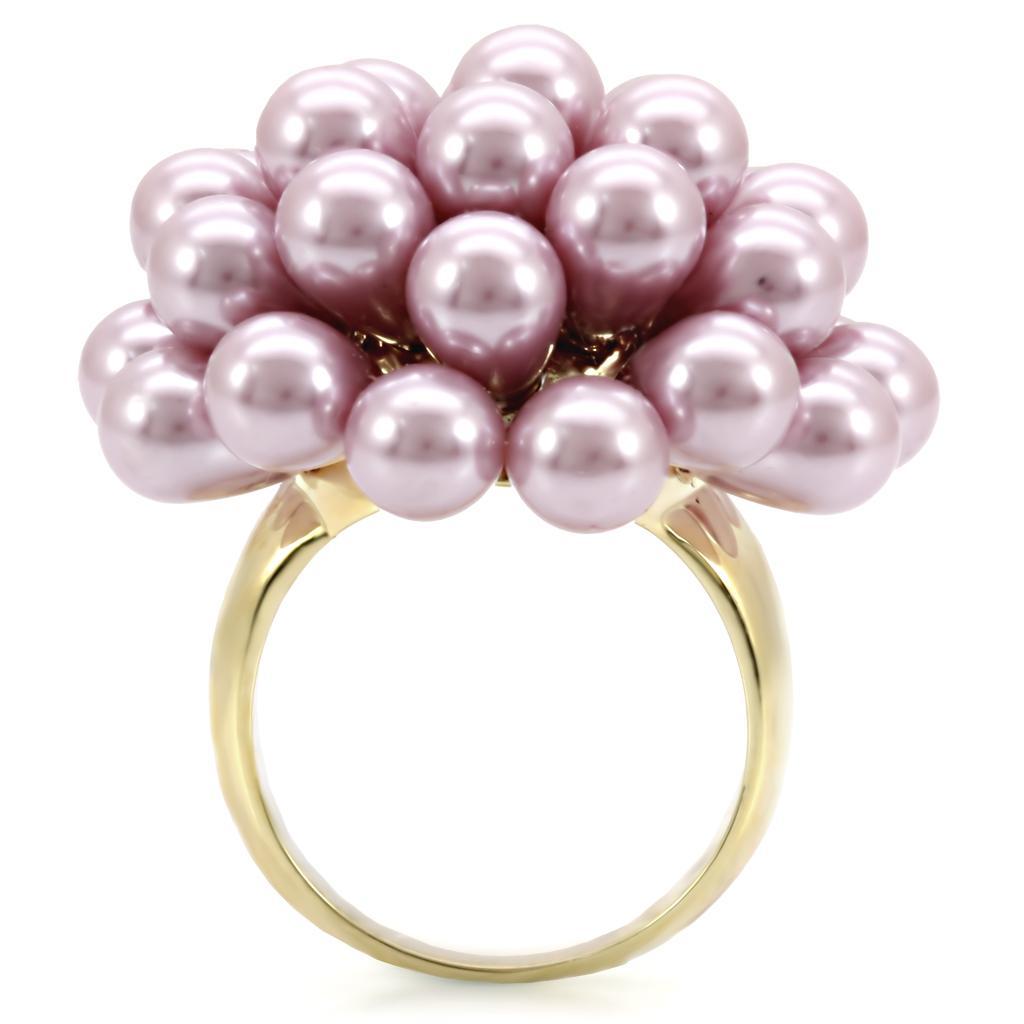 1W051 Gold Brass Ring featuring a synthetic pearl in light amethyst, showcasing its elegant design and luxurious finish.